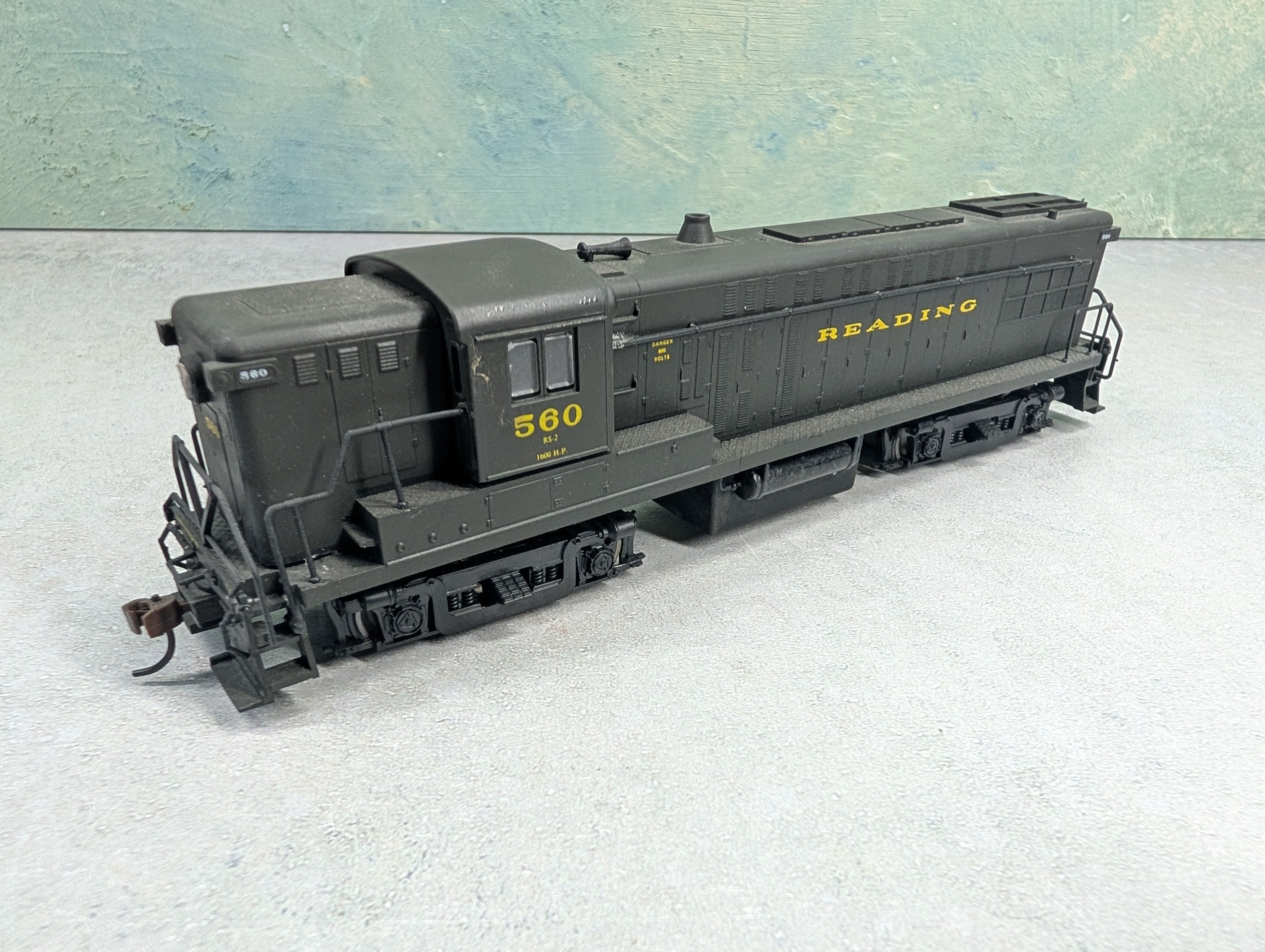 USED HO Scale RS-12 Diesel Locomotive Reading #560 Runs DC