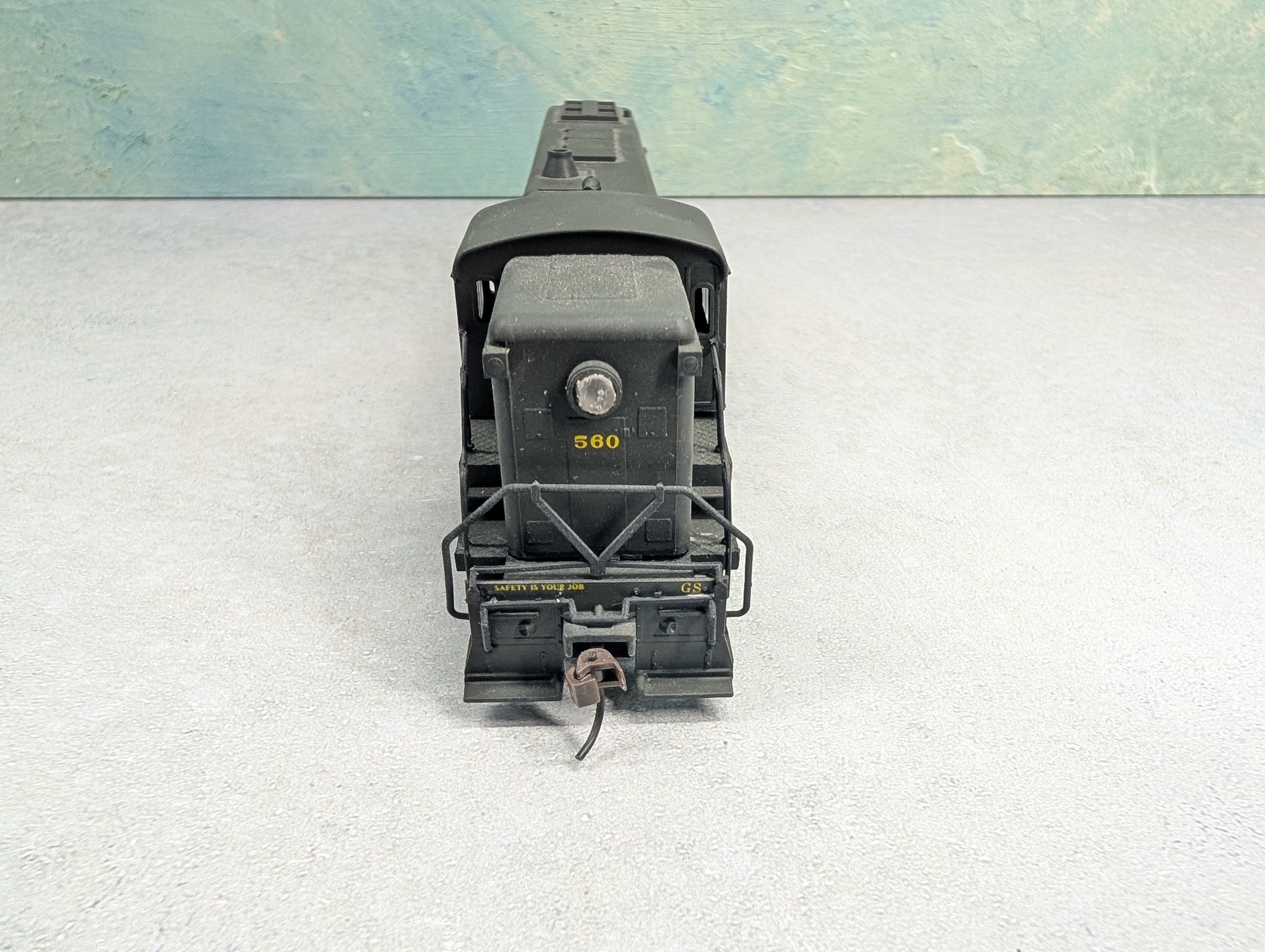 USED HO Scale RS-12 Diesel Locomotive Reading #560 Runs DC
