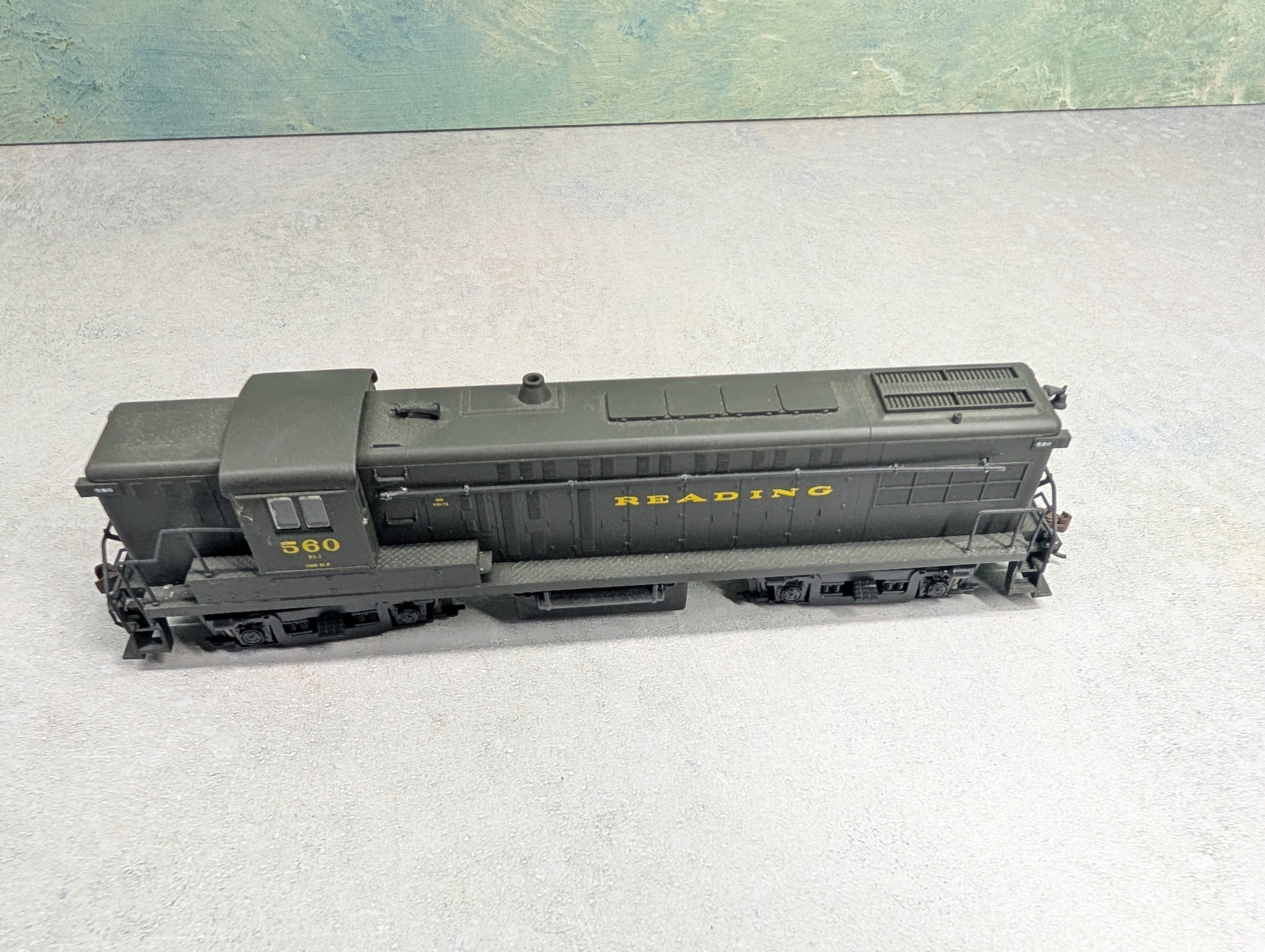 USED HO Scale RS-12 Diesel Locomotive Reading #560 Runs DC