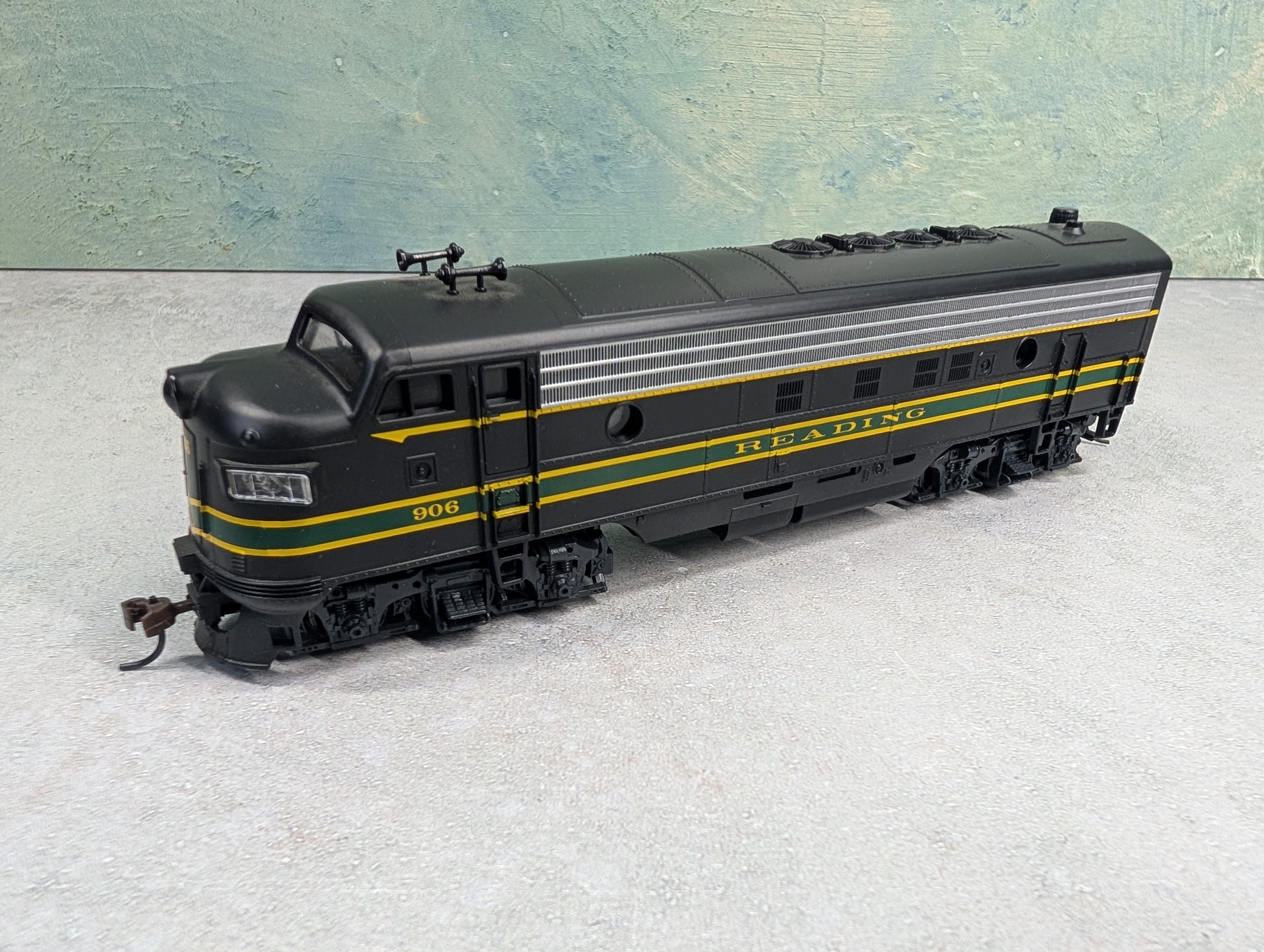 USED Atlas HO Scale FP-7 Diesel Locomotive Reading #906 Runs Great DC