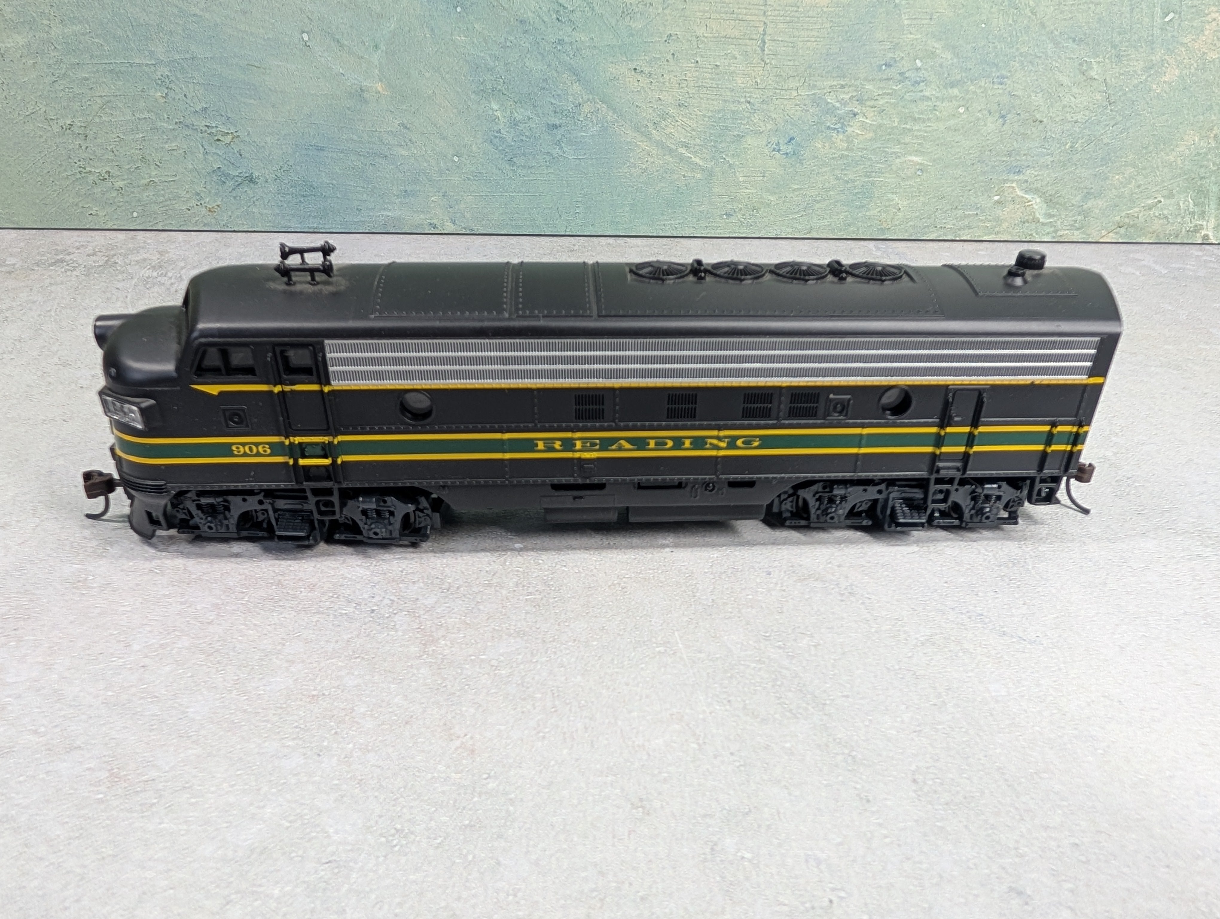 USED Atlas HO Scale FP-7 Diesel Locomotive Reading #906 Runs Great DC
