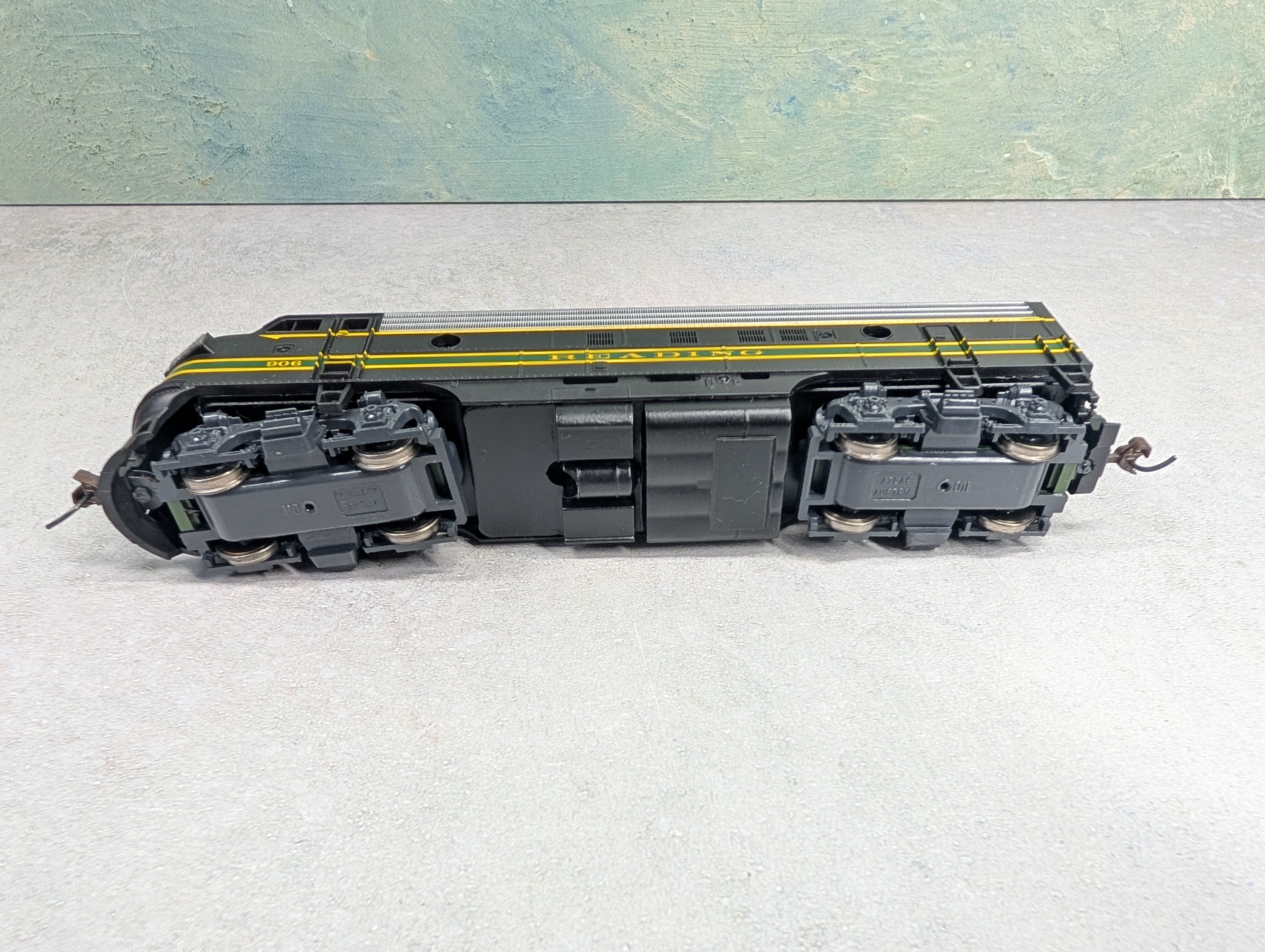 USED Atlas HO Scale FP-7 Diesel Locomotive Reading #906 Runs Great DC