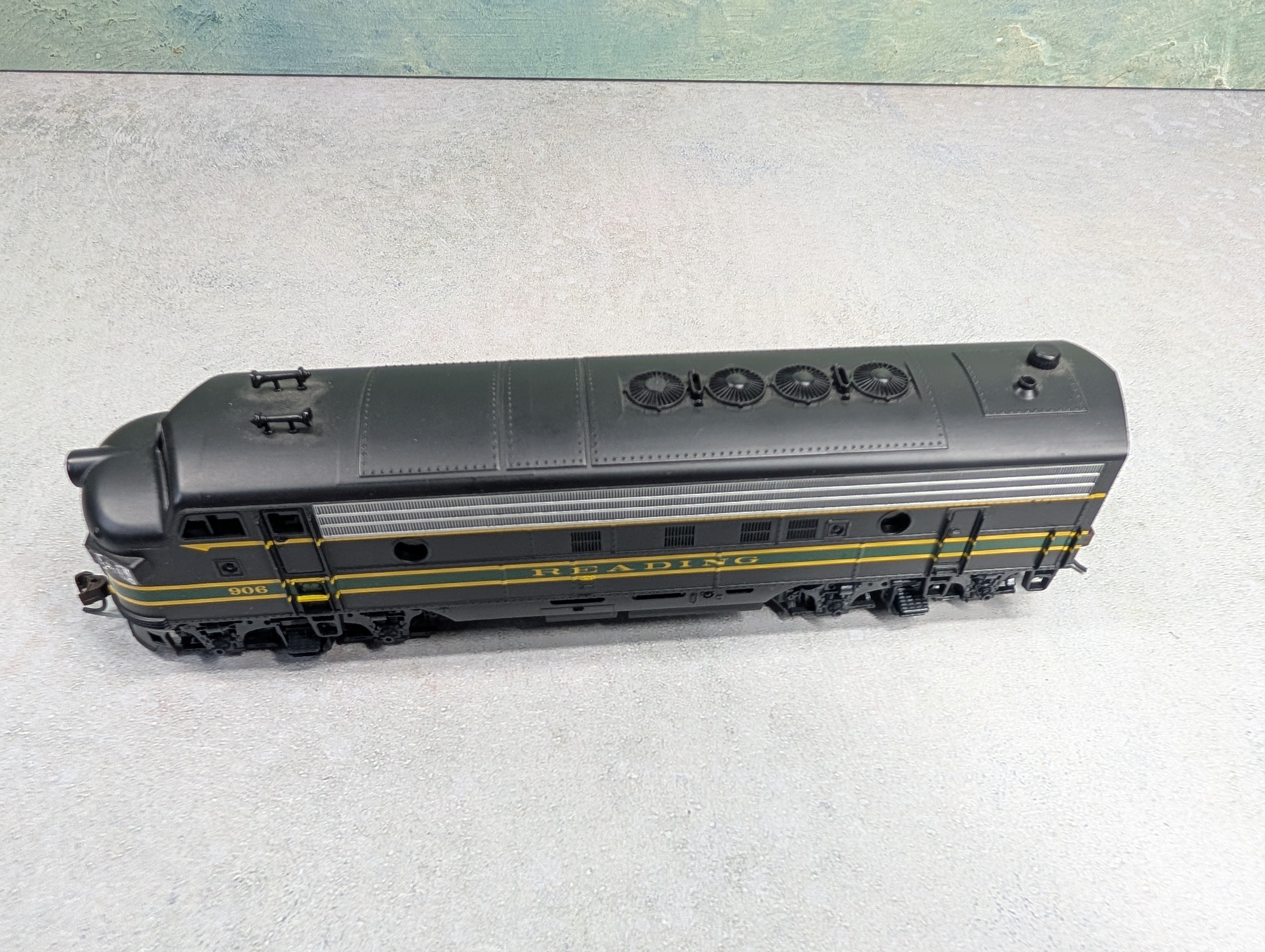 USED Atlas HO Scale FP-7 Diesel Locomotive Reading #906 Runs Great DC