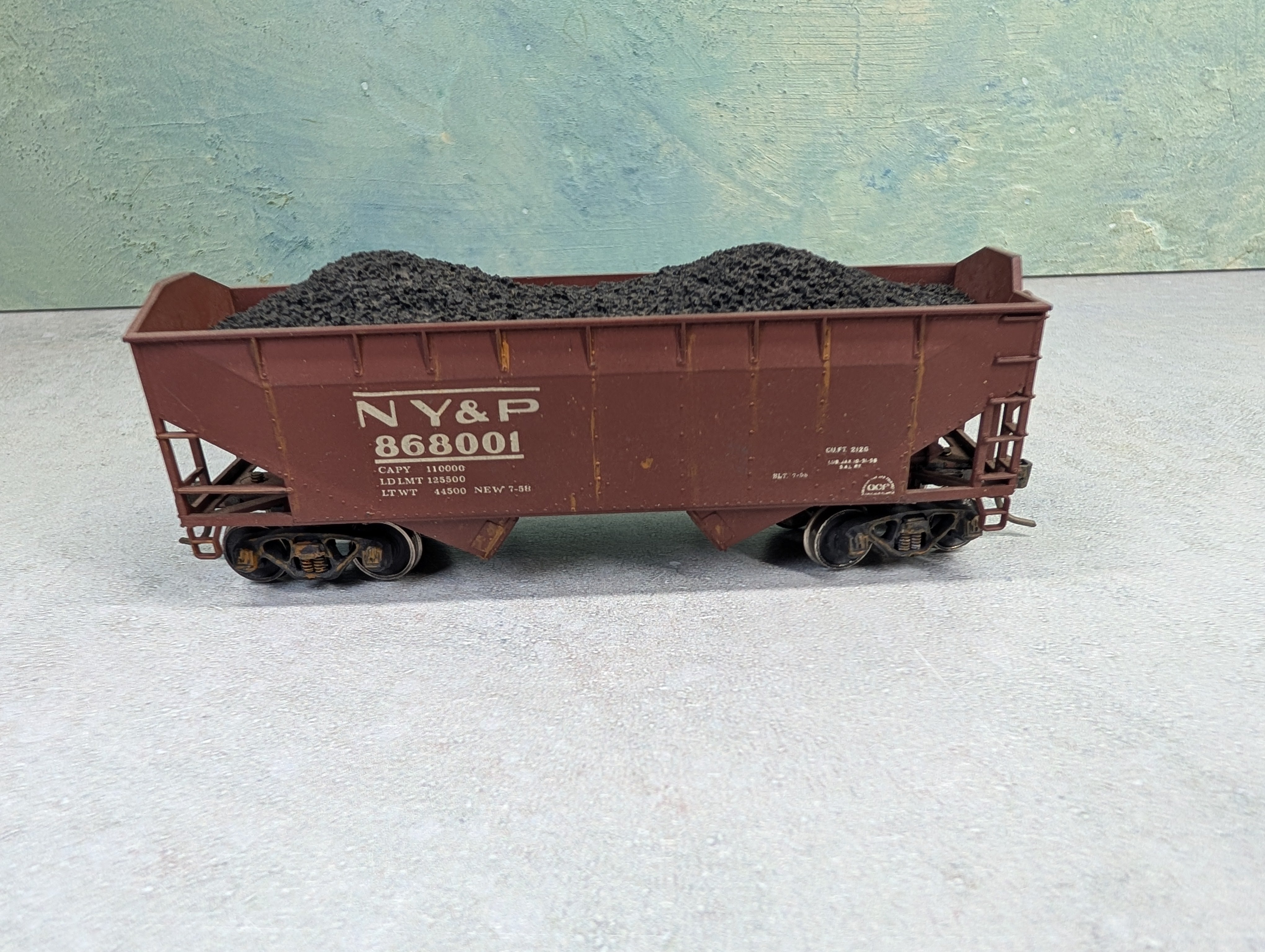 USED Athearn HO Scale 2 Bay Open Hopper New York and Pennsylvania NY&P #868001 Weathered w/ Coal Load