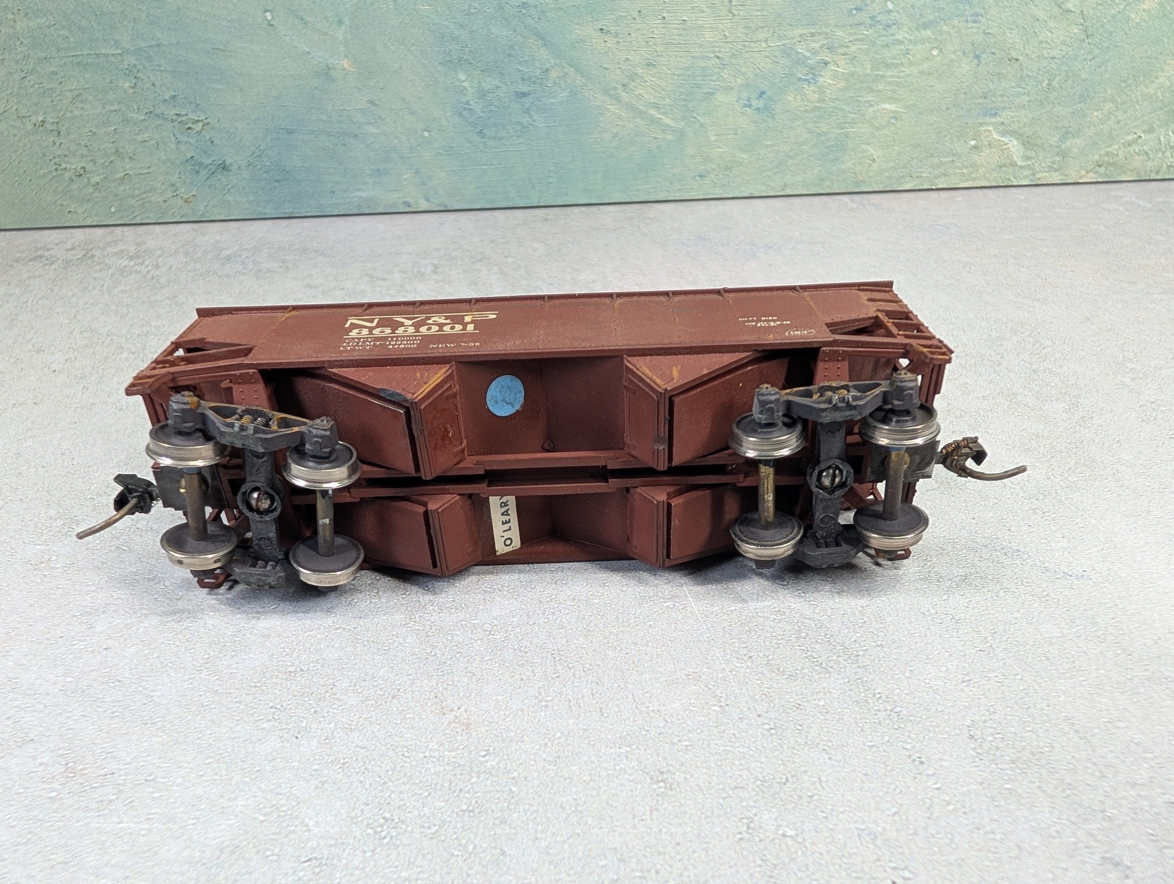 USED Athearn HO Scale 2 Bay Open Hopper New York and Pennsylvania NY&P #868001 Weathered w/ Coal Load