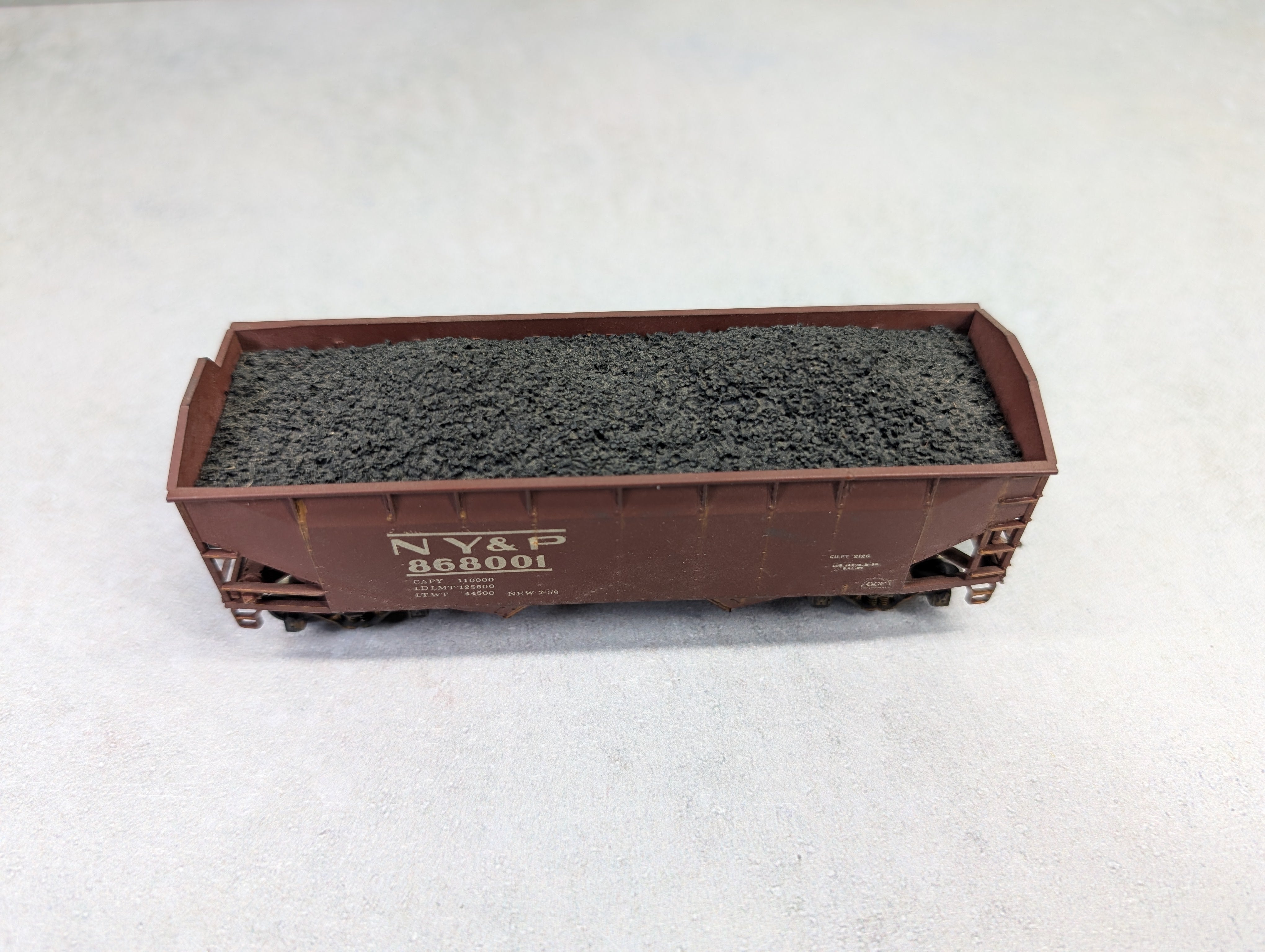 USED Athearn HO Scale 2 Bay Open Hopper New York and Pennsylvania NY&P #868001 Weathered w/ Coal Load