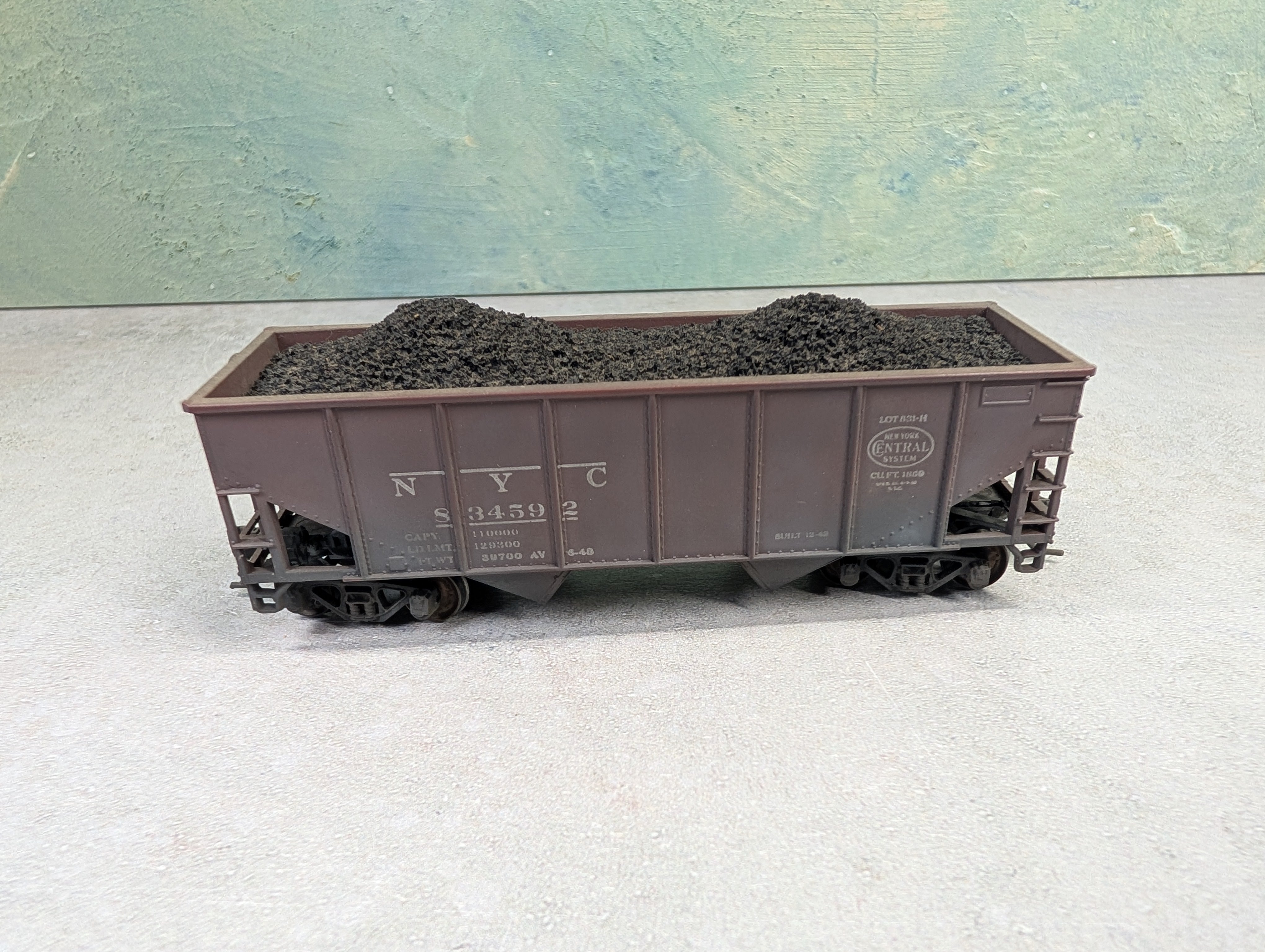 USED Athearn HO Scale 2 Bay Open Hopper New York Central NYC #834592 Weathered w/ Coal Load