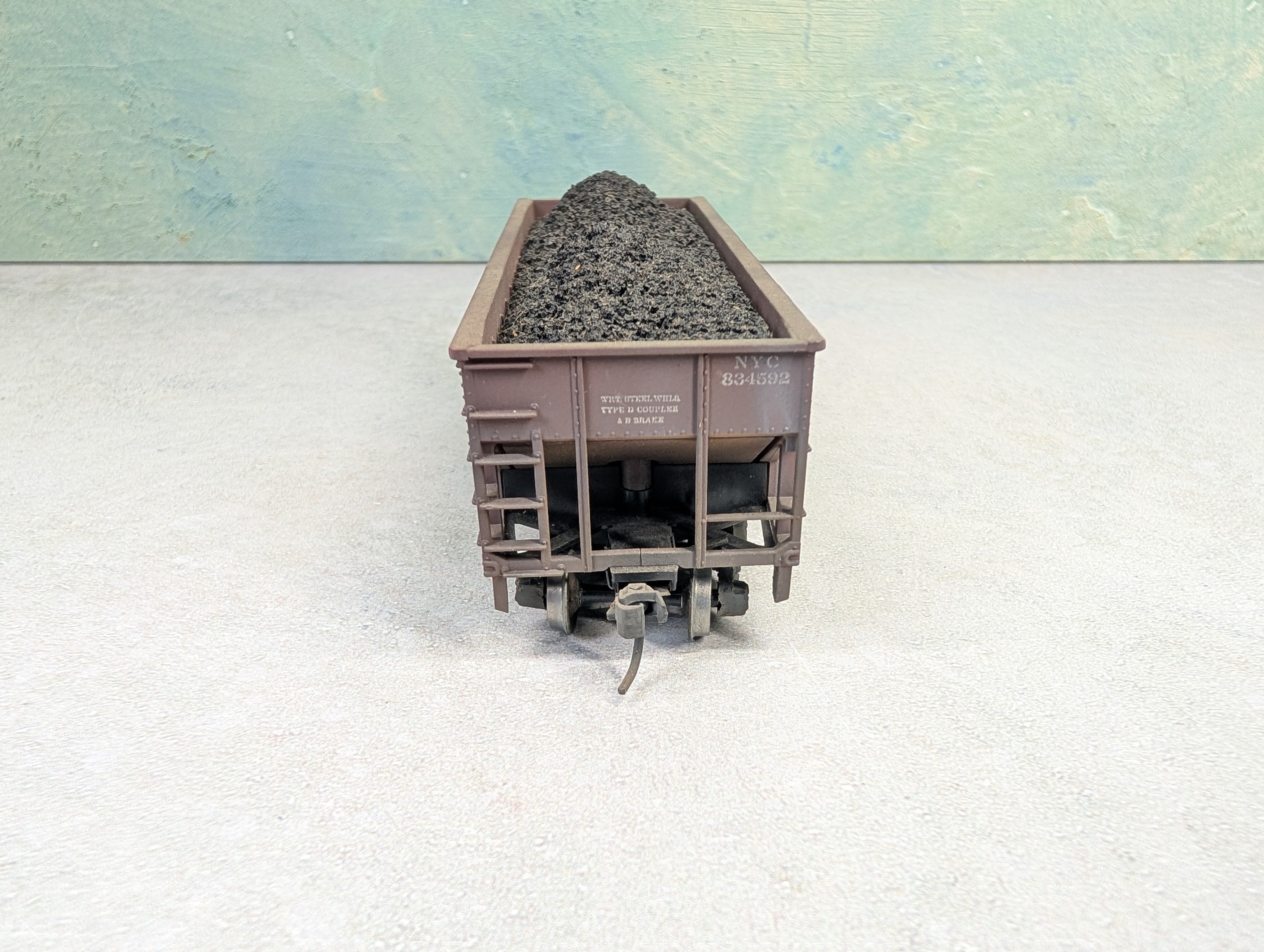 USED Athearn HO Scale 2 Bay Open Hopper New York Central NYC #834592 Weathered w/ Coal Load