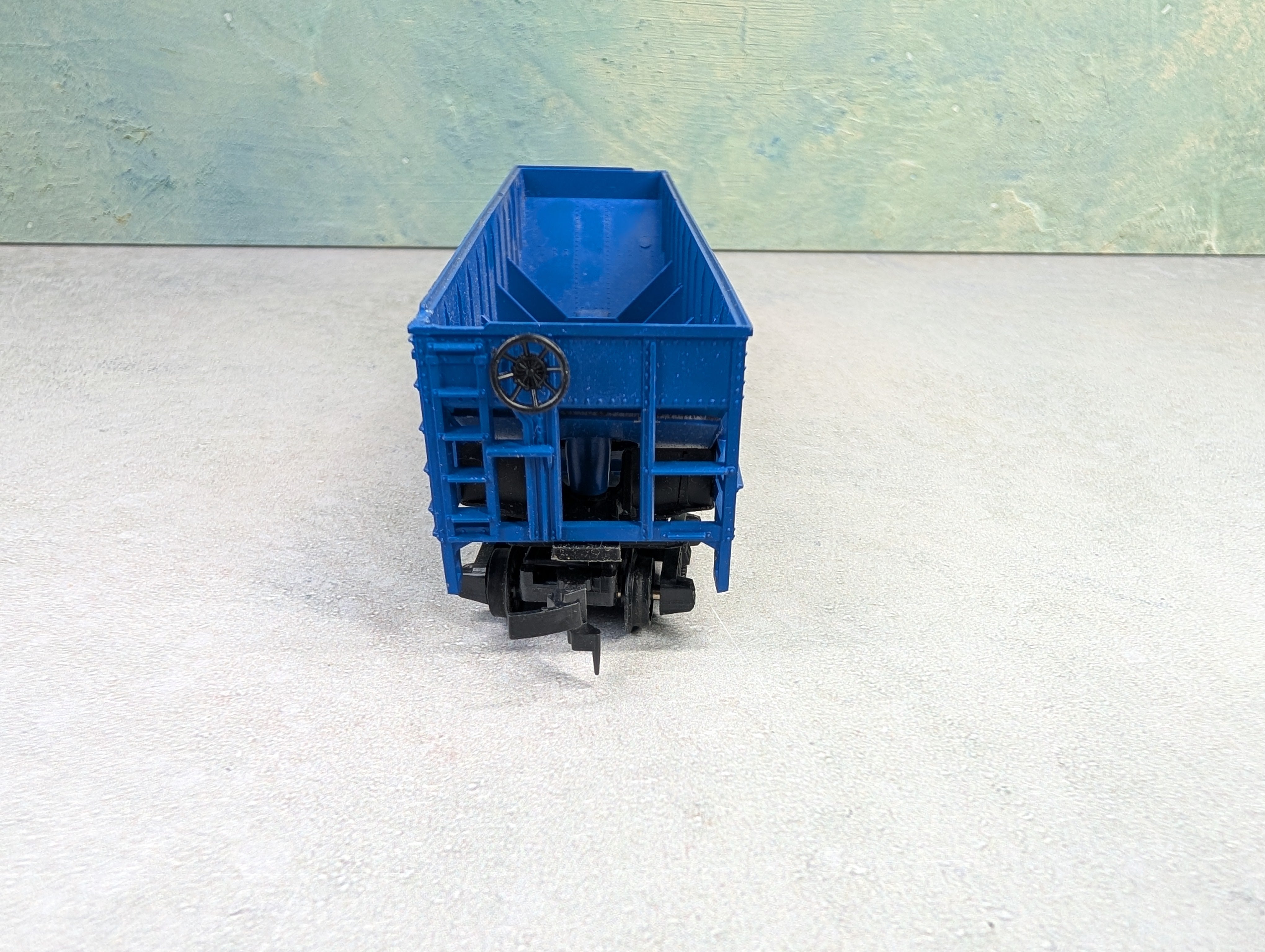 USED Roco HO Scale Operating 4 Bay Hopper Boston & Maine BM #71714