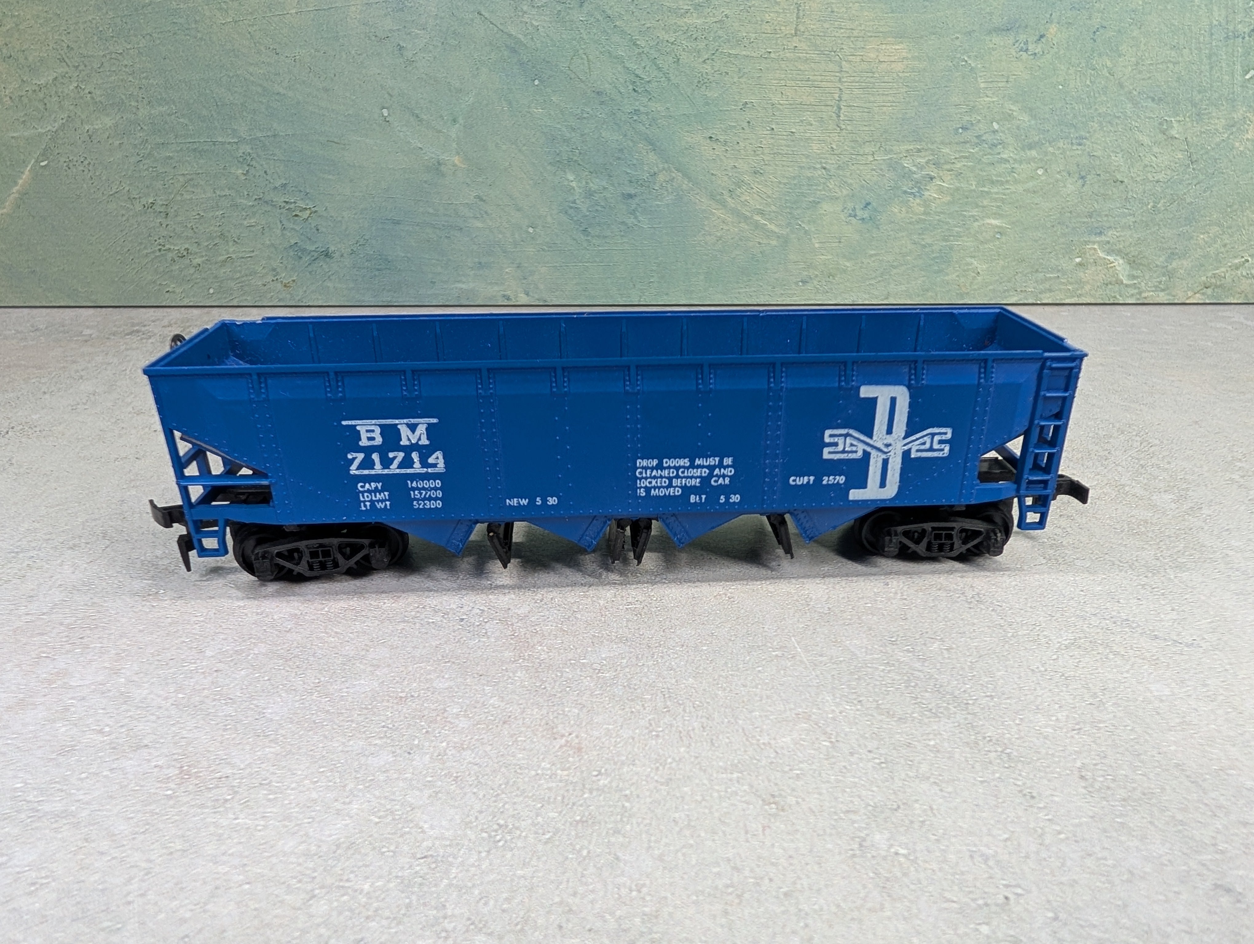 USED Roco HO Scale Operating 4 Bay Hopper Boston & Maine BM #71714