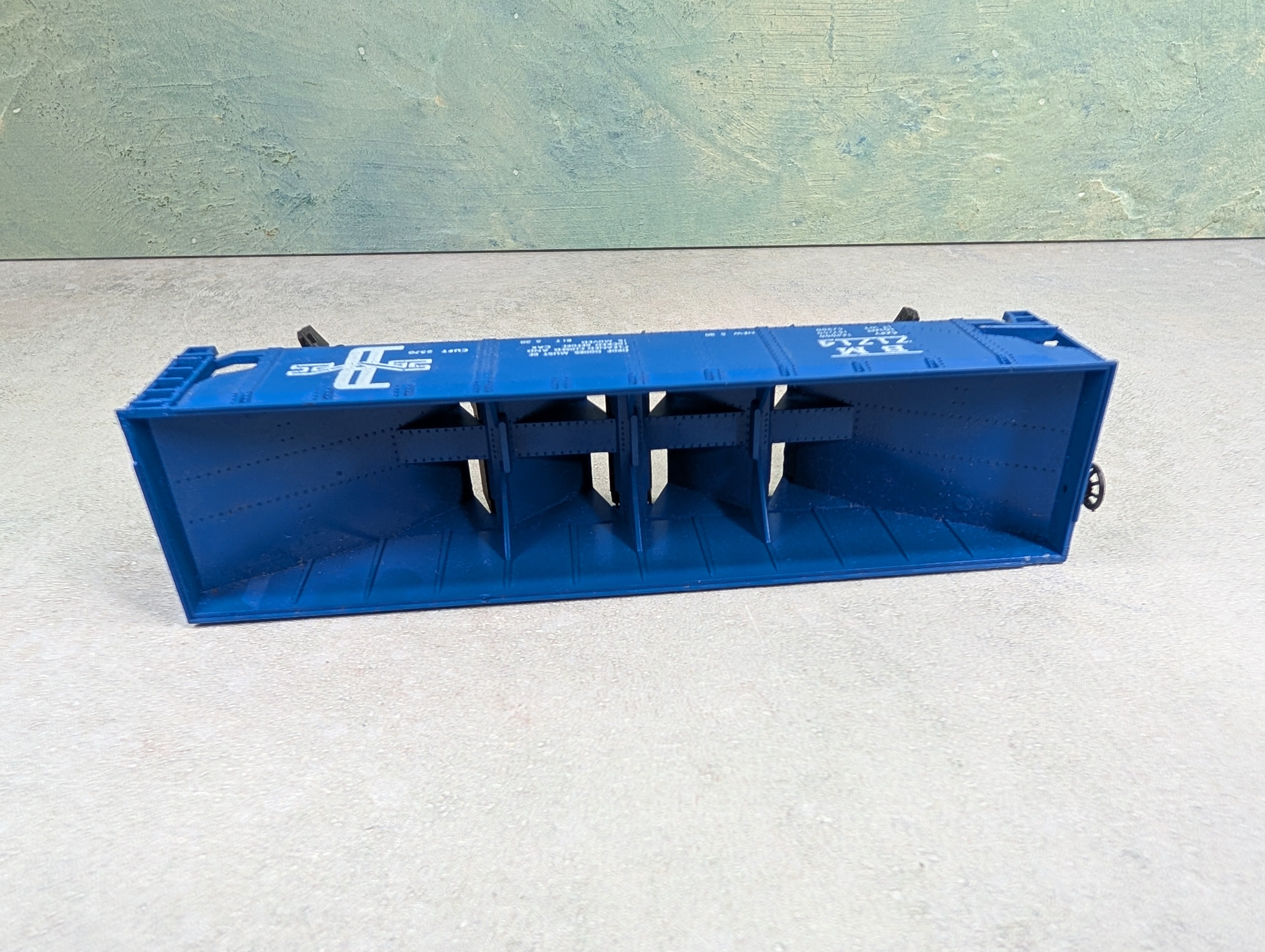 USED Roco HO Scale Operating 4 Bay Hopper Boston & Maine BM #71714