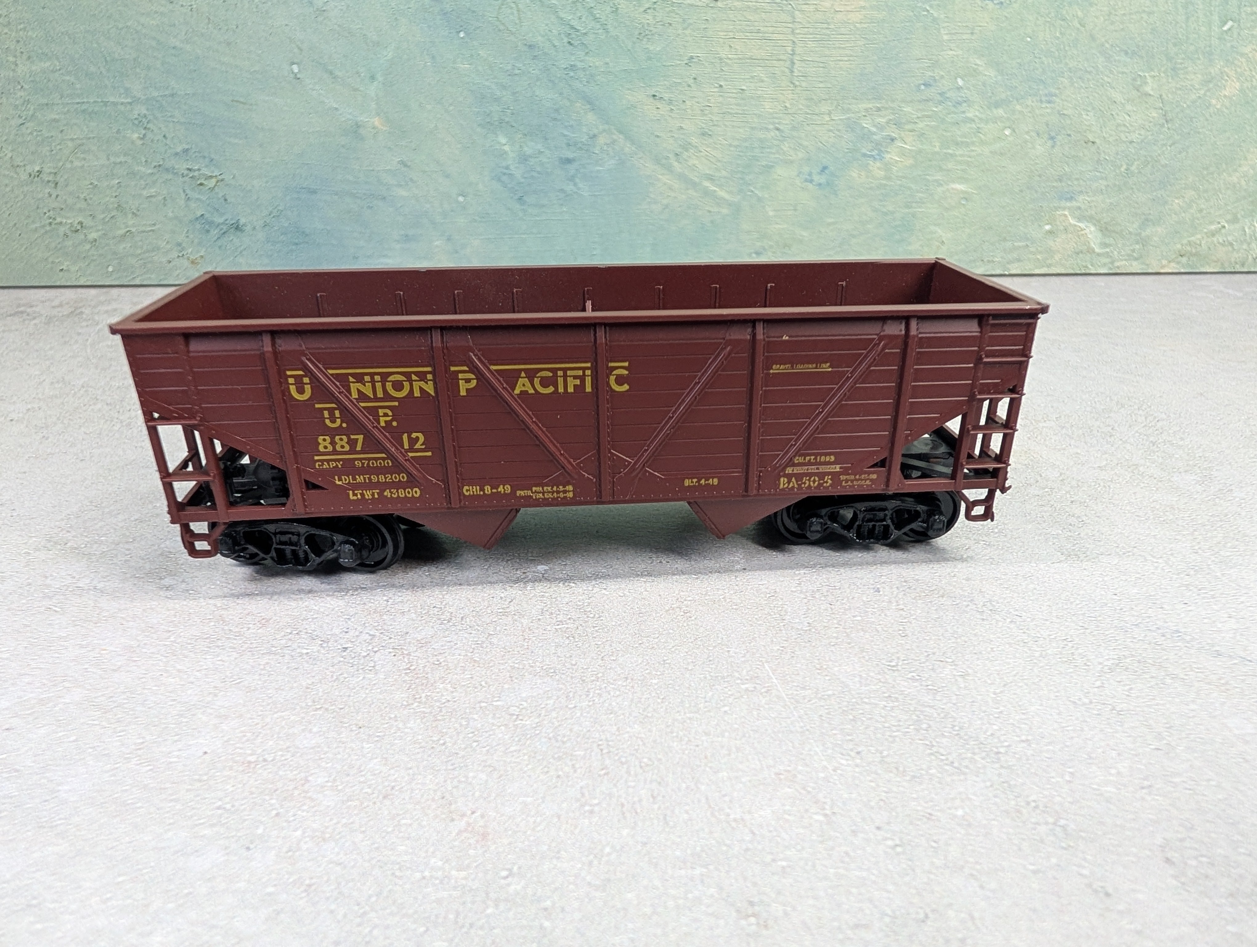 USED Athearn HO Scale Composite Side 2 Bay Hopper Union Pacific 88712