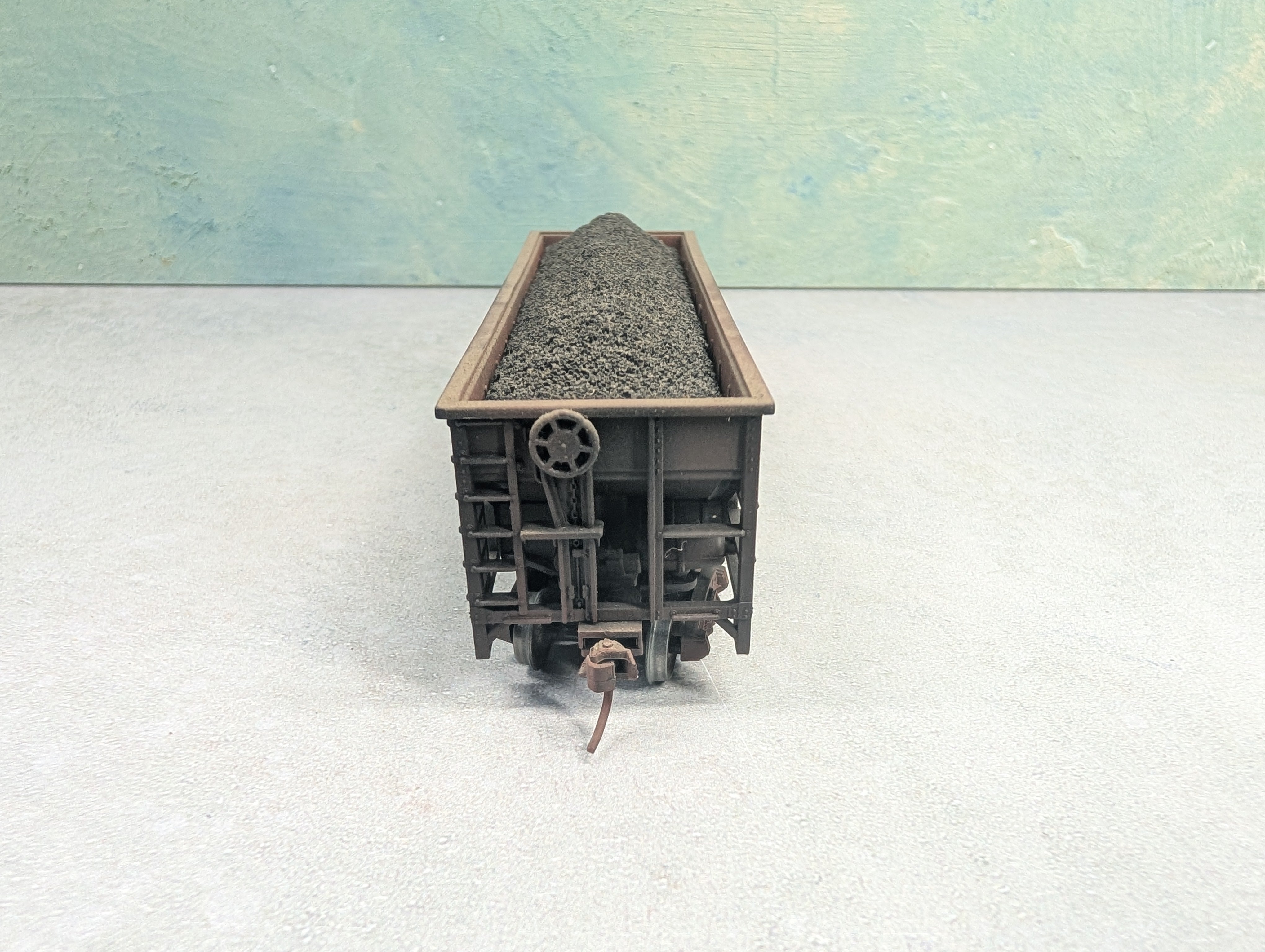 USED HO Scale 2 Bay Hopper Delaware and Hudson D&H #6295 Weathered w/ Coal Load