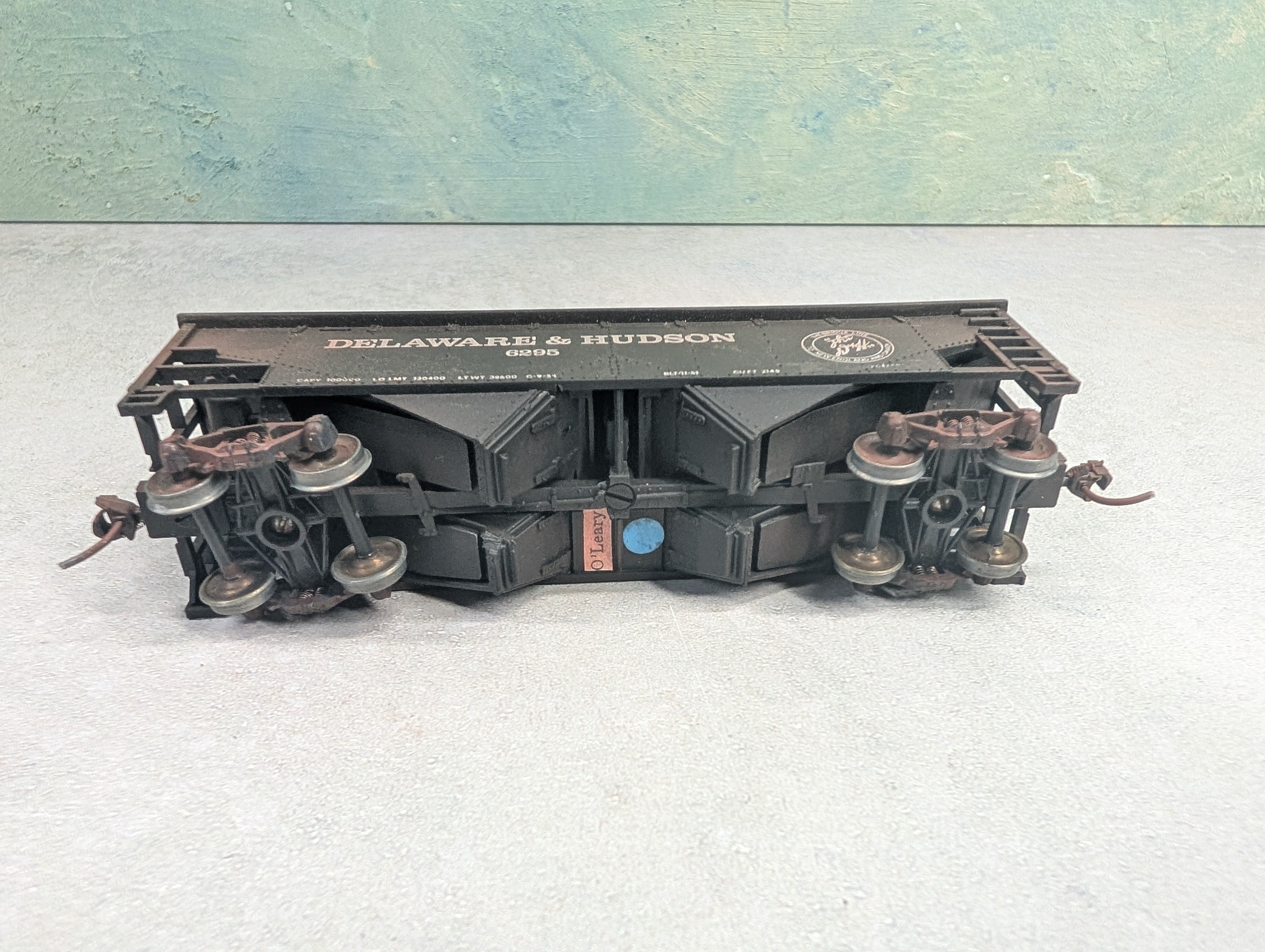 USED HO Scale 2 Bay Hopper Delaware and Hudson D&H #6295 Weathered w/ Coal Load