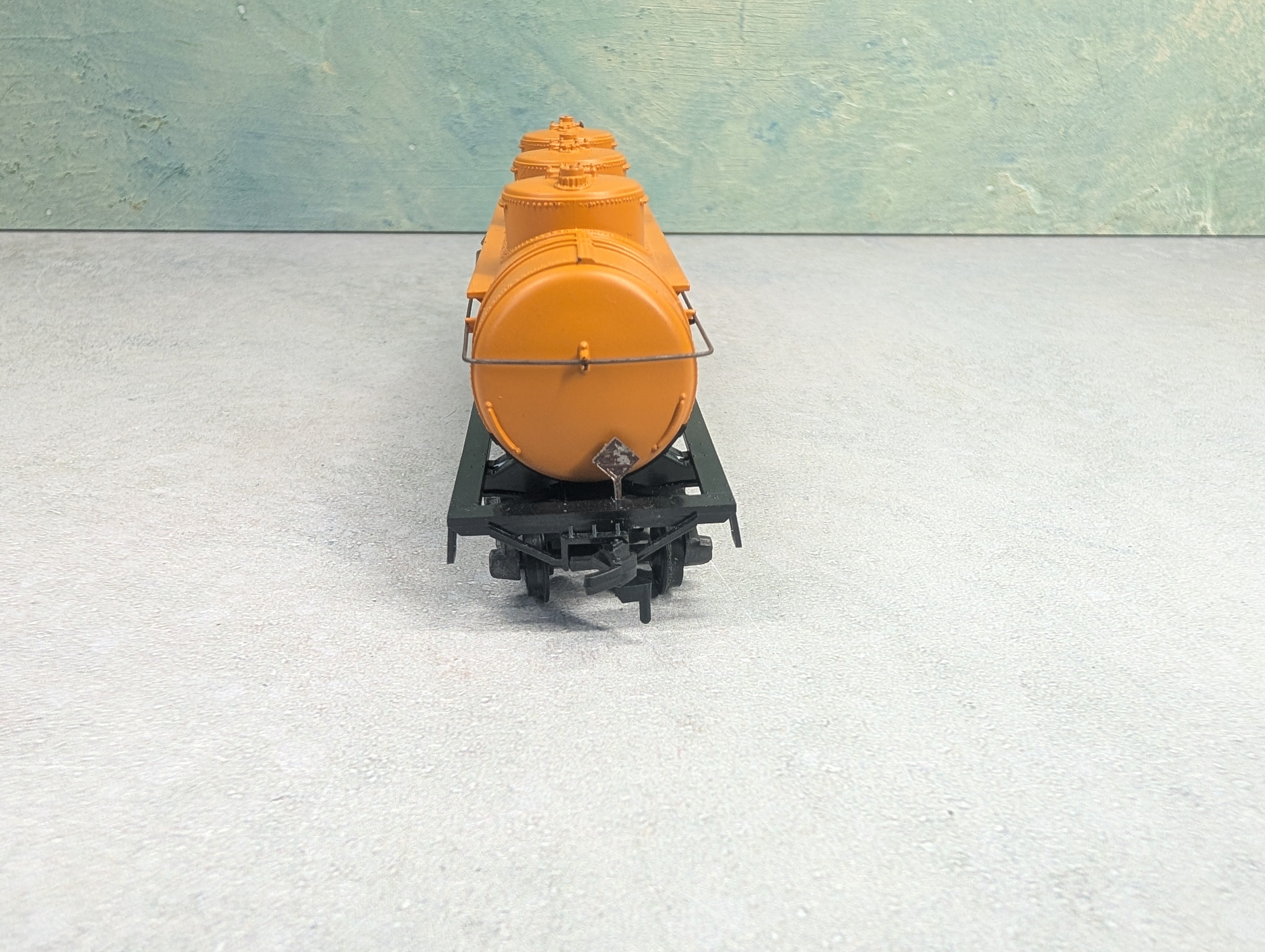 USED Athearn HO Scale Triple Dome Tank Car Shell SCCX #2005