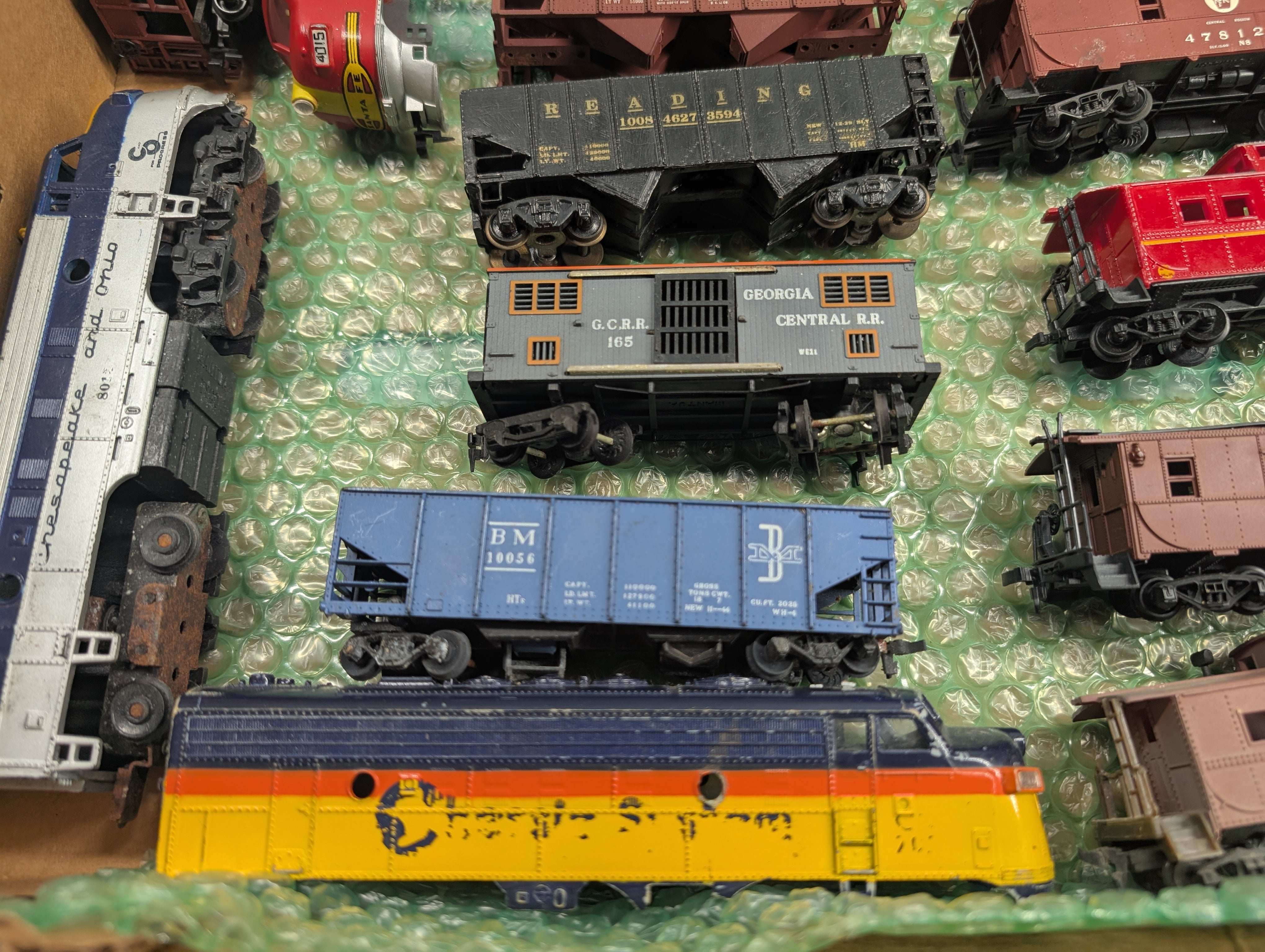 USED HO Scale Lot of Rough Cabooses, Locomotive Shells, + More Parts/Repairs