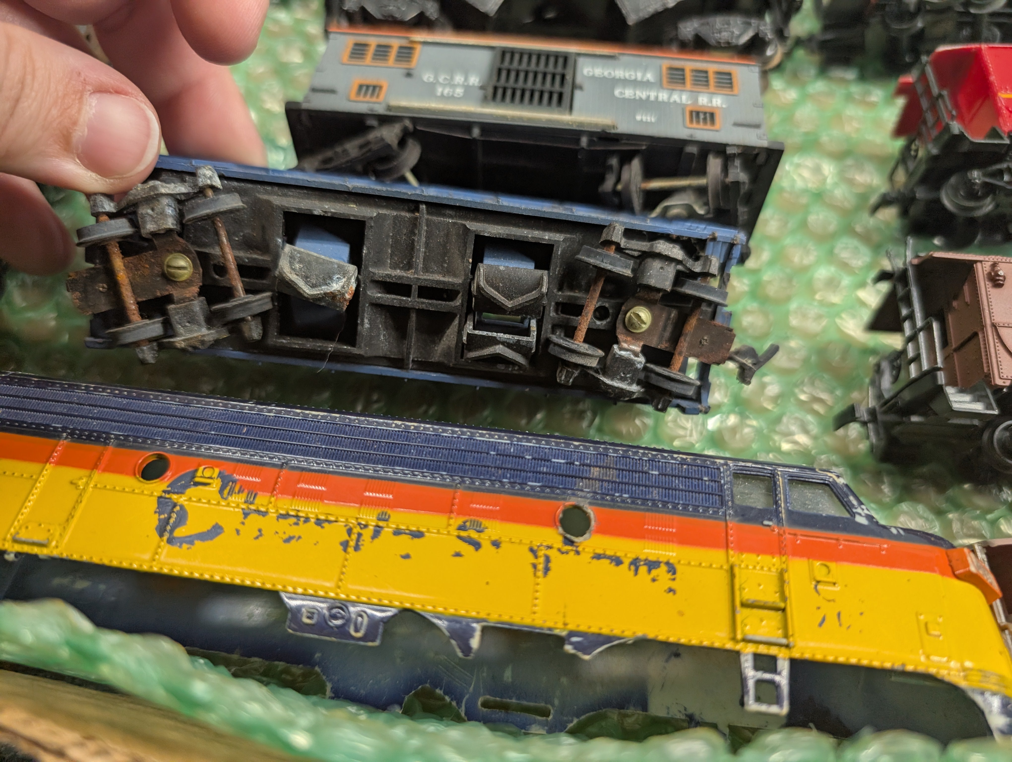 USED HO Scale Lot of Rough Cabooses, Locomotive Shells, + More Parts/Repairs