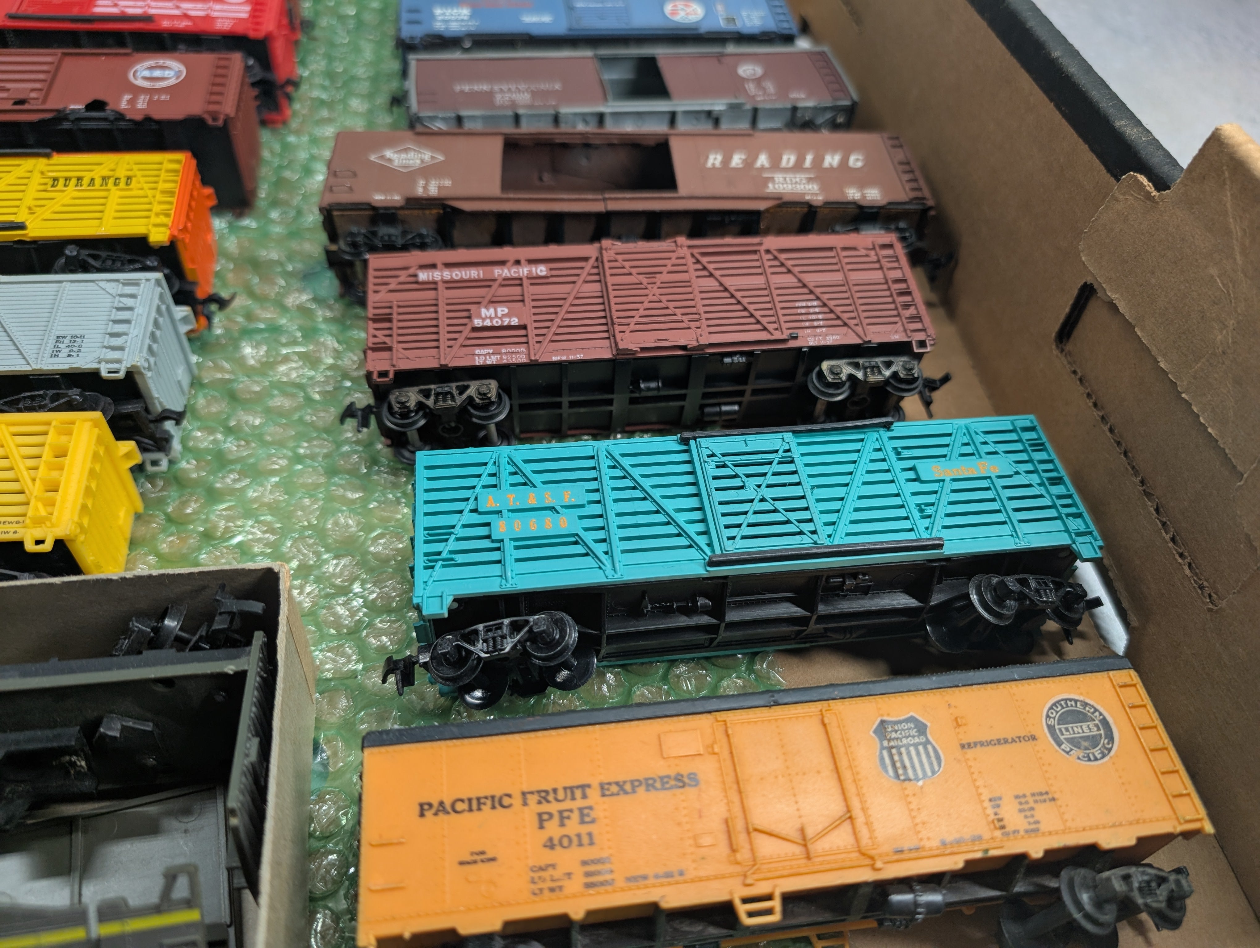 USED HO Scale Lot of Rough Box Cars & Stock Cars