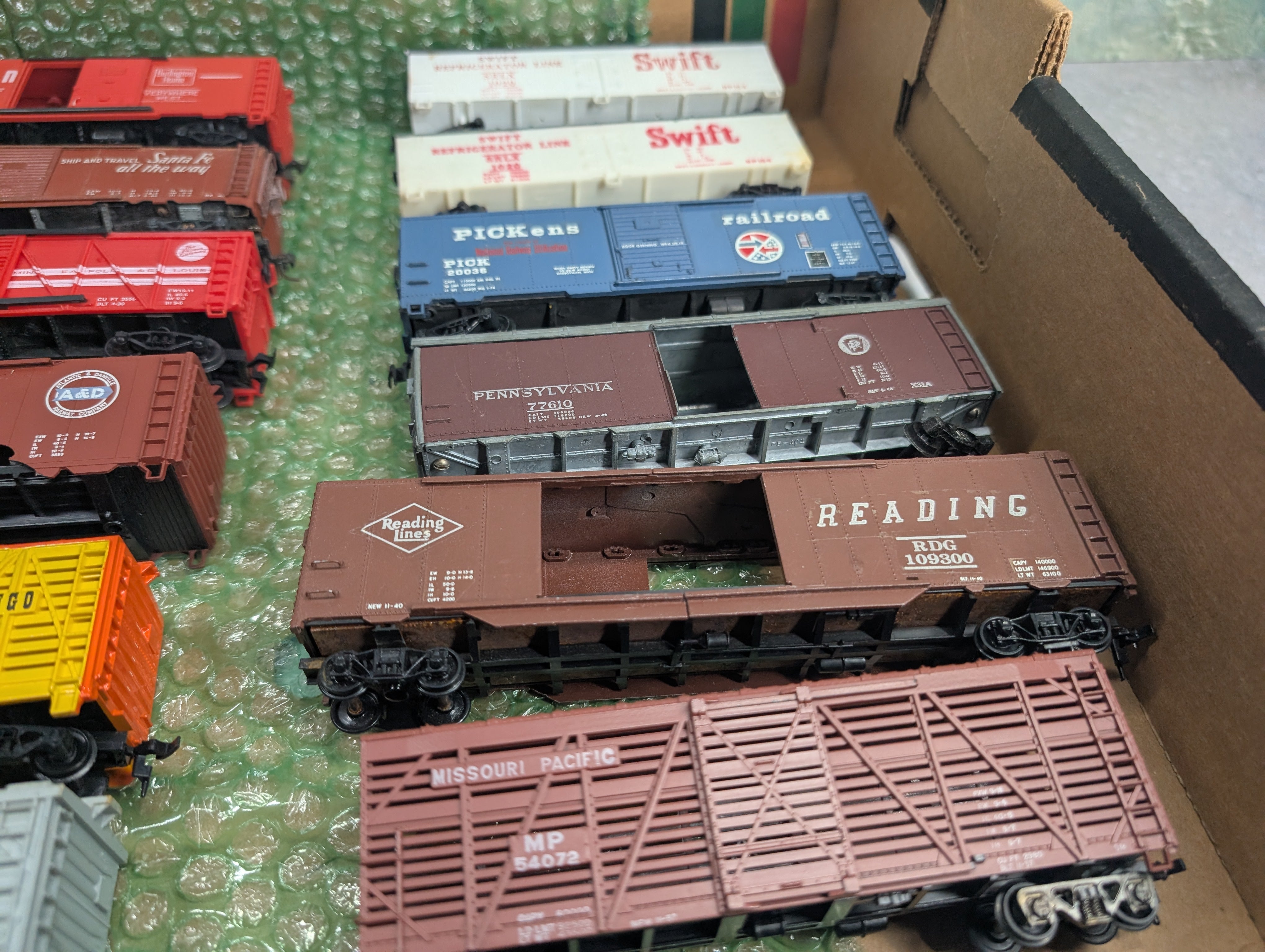 USED HO Scale Lot of Rough Box Cars & Stock Cars