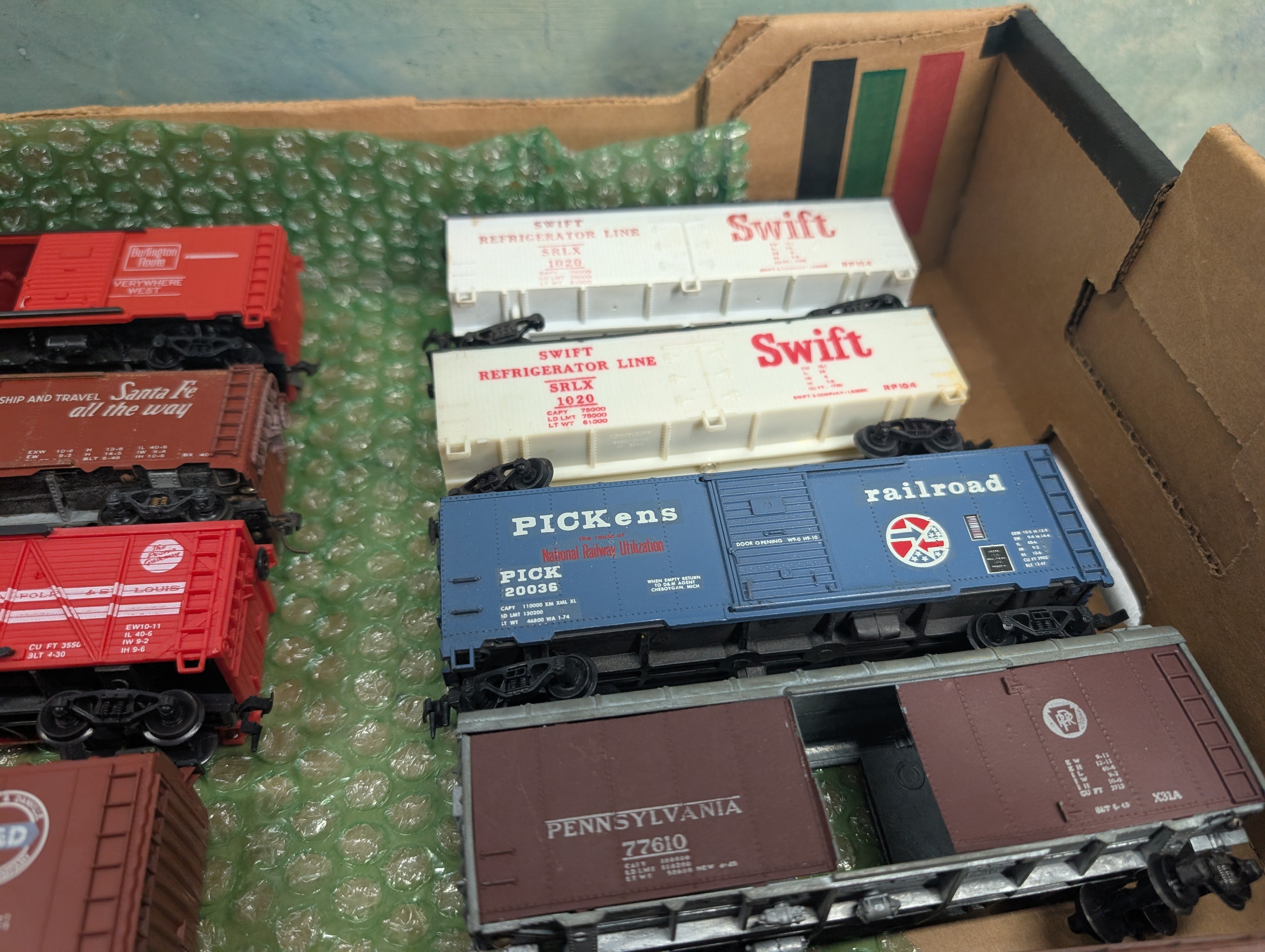 USED HO Scale Lot of Rough Box Cars & Stock Cars