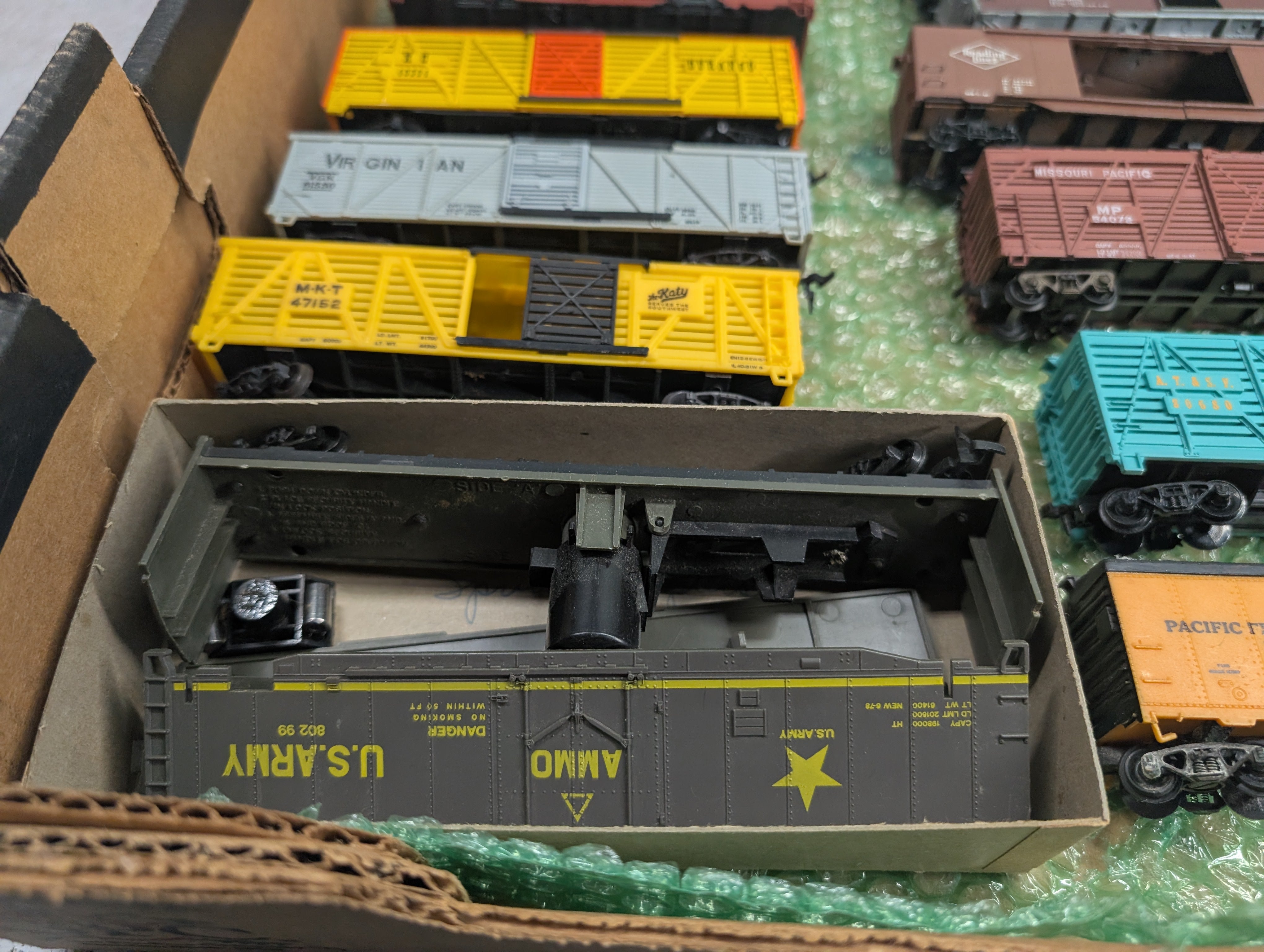 USED HO Scale Lot of Rough Box Cars & Stock Cars