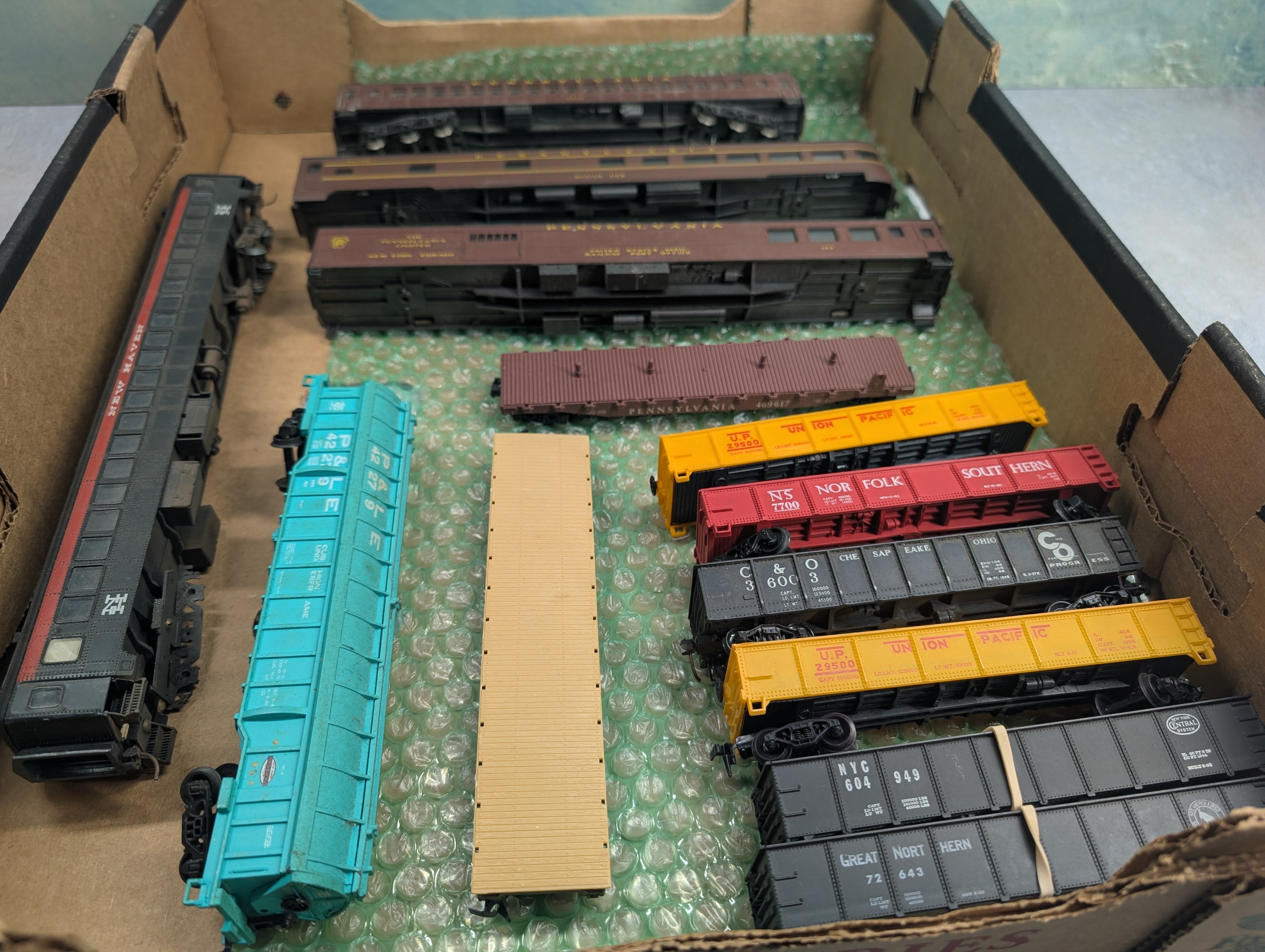 USED HO Scale Lot of Rough Passenger Cars, Gondolas & Flat Cars