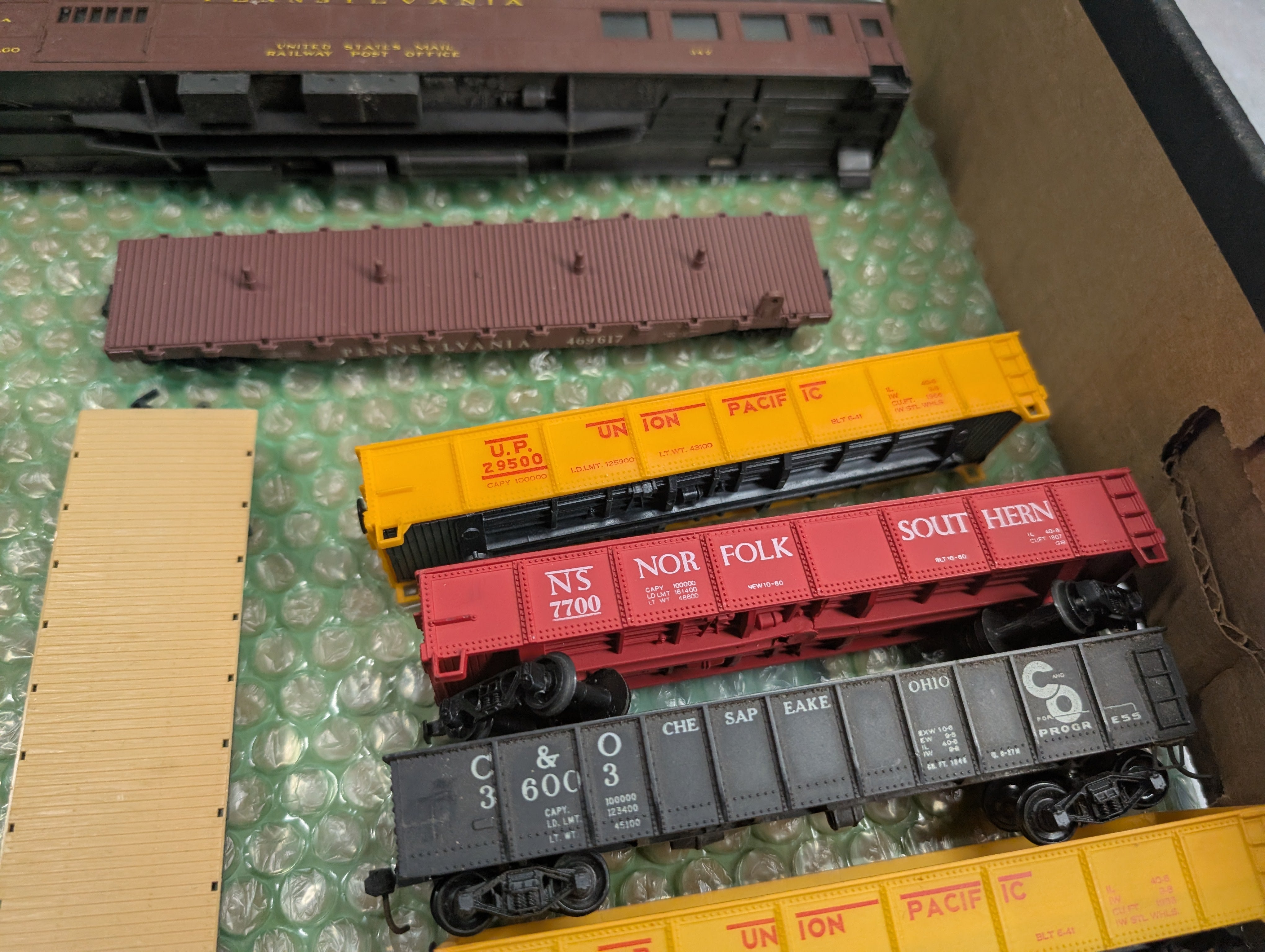 USED HO Scale Lot of Rough Passenger Cars, Gondolas & Flat Cars
