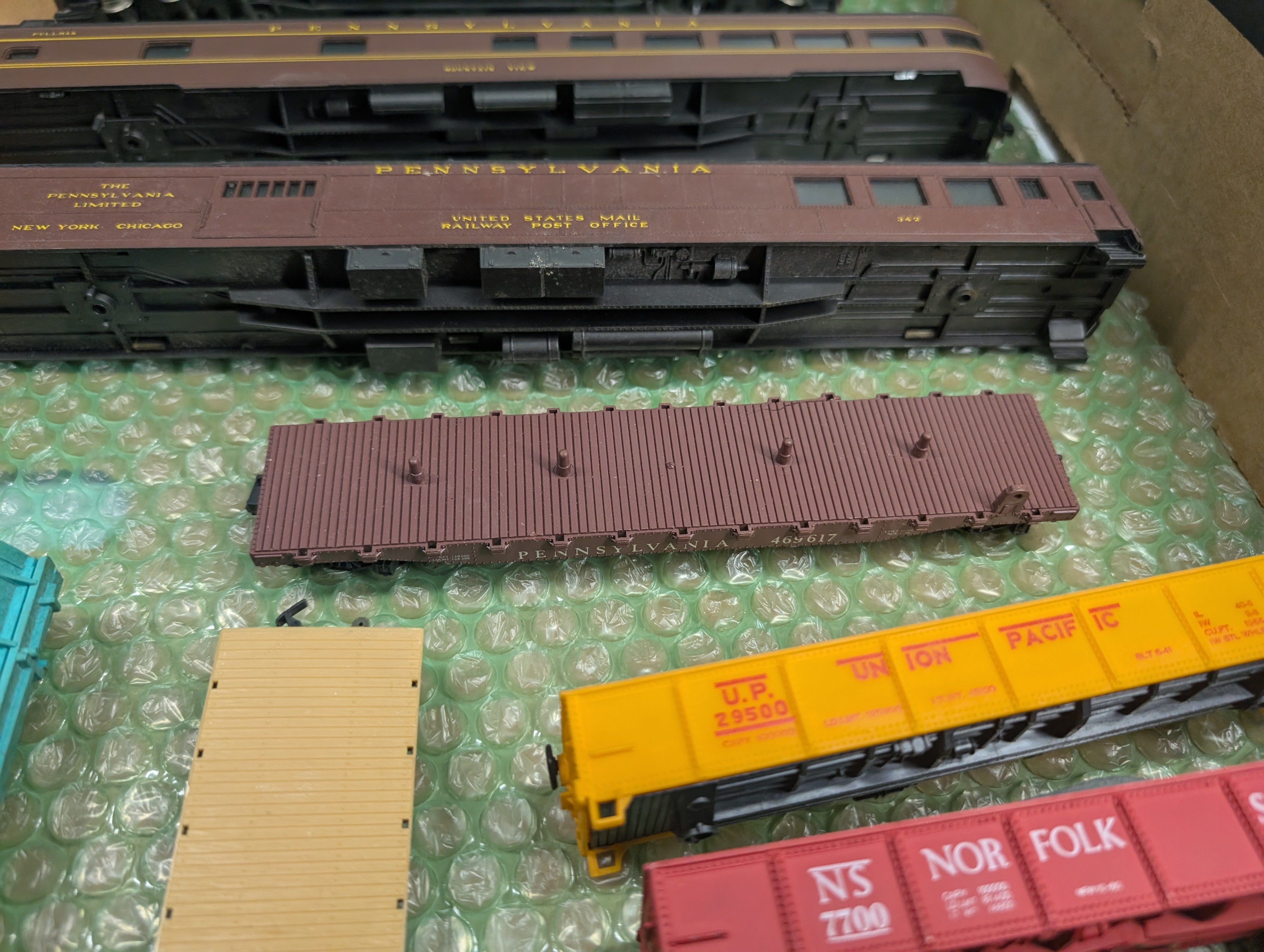 USED HO Scale Lot of Rough Passenger Cars, Gondolas & Flat Cars