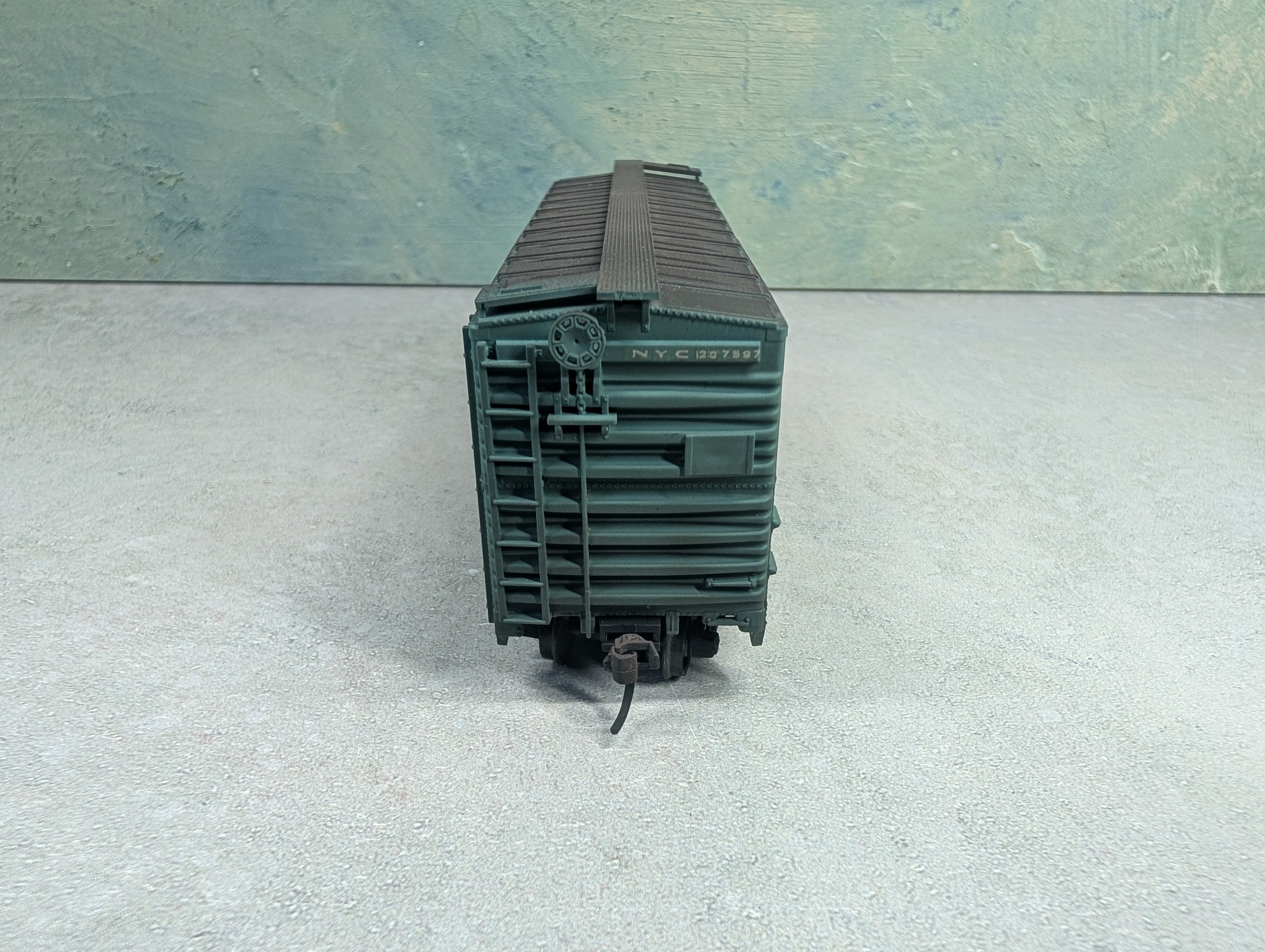 USED Accurail HO Scale 40' Box Car New York Central NYC #207597 Weathered