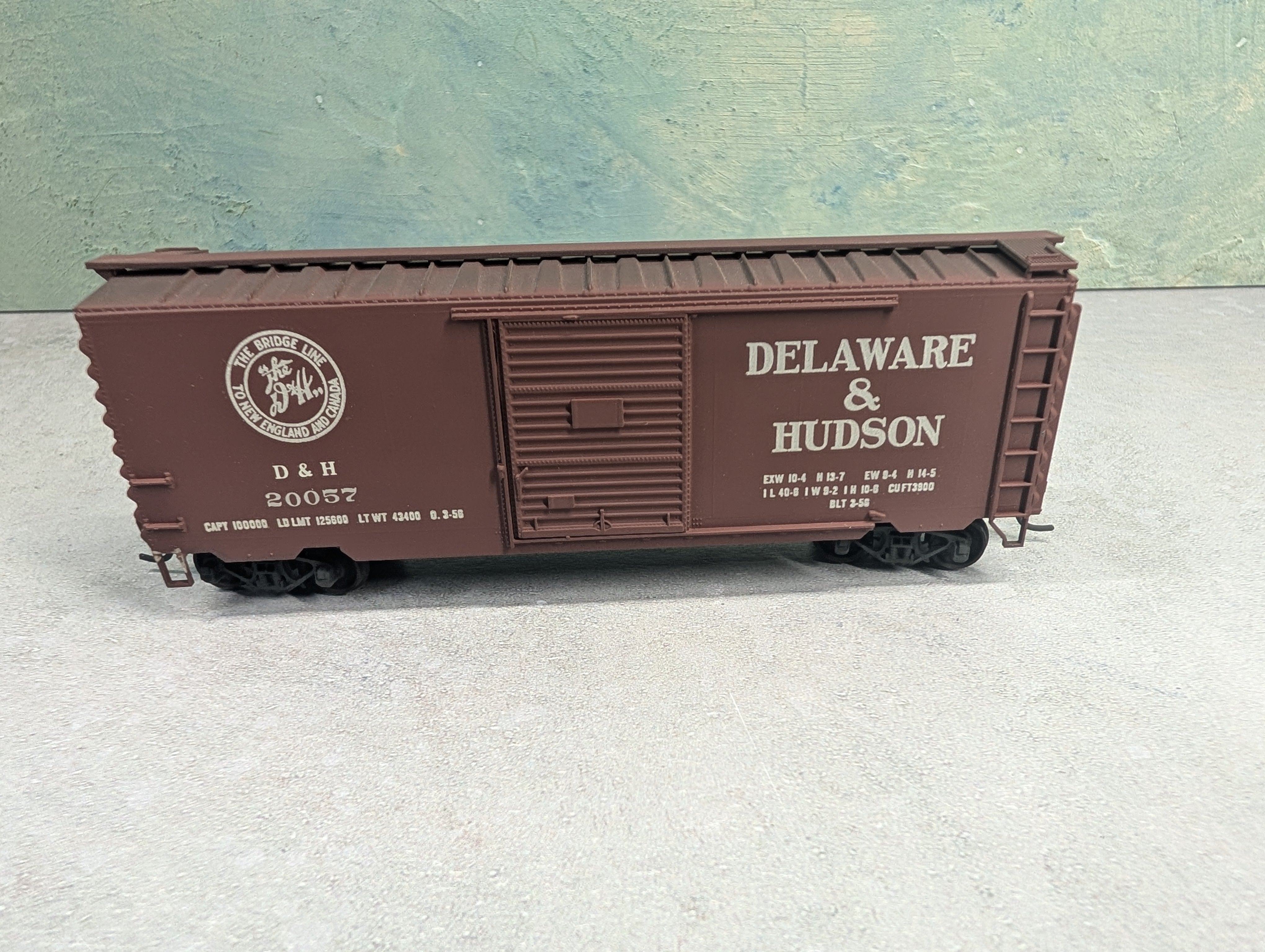 USED Accurail HO Scale 40' Box Car Delaware and Hudson D&H #20057 Decalled