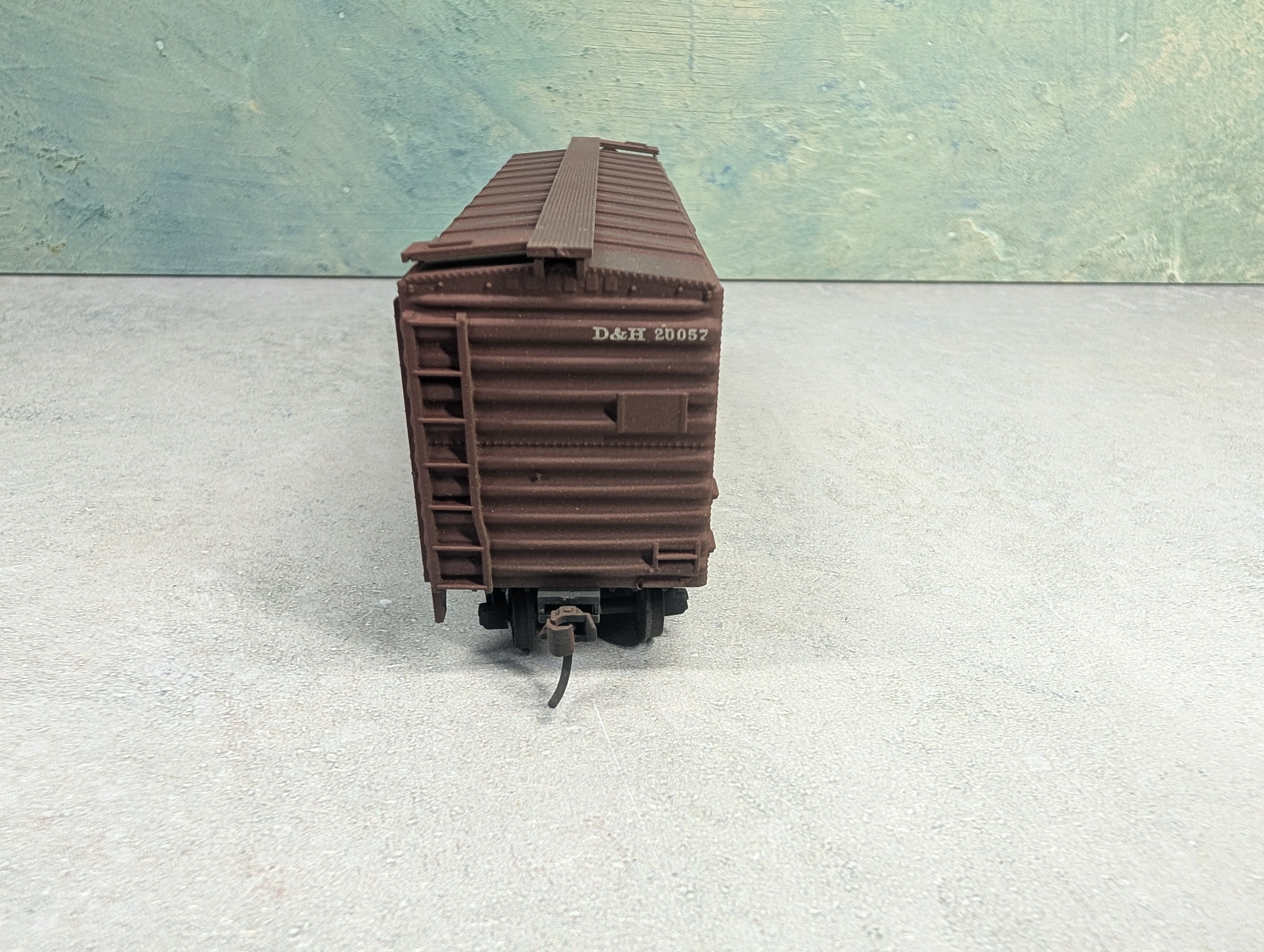 USED Accurail HO Scale 40' Box Car Delaware and Hudson D&H #20057 Decalled