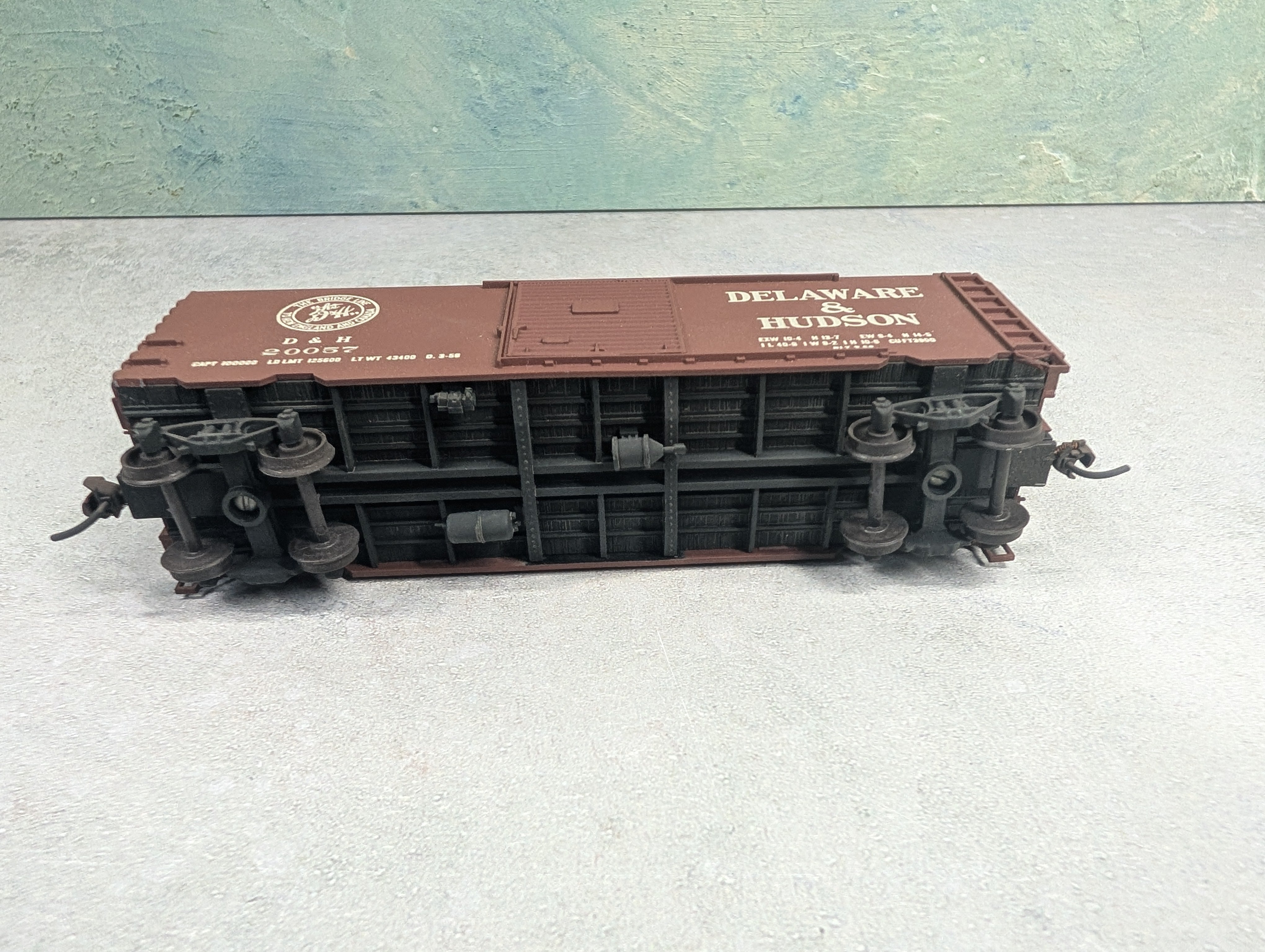 USED Accurail HO Scale 40' Box Car Delaware and Hudson D&H #20057 Decalled