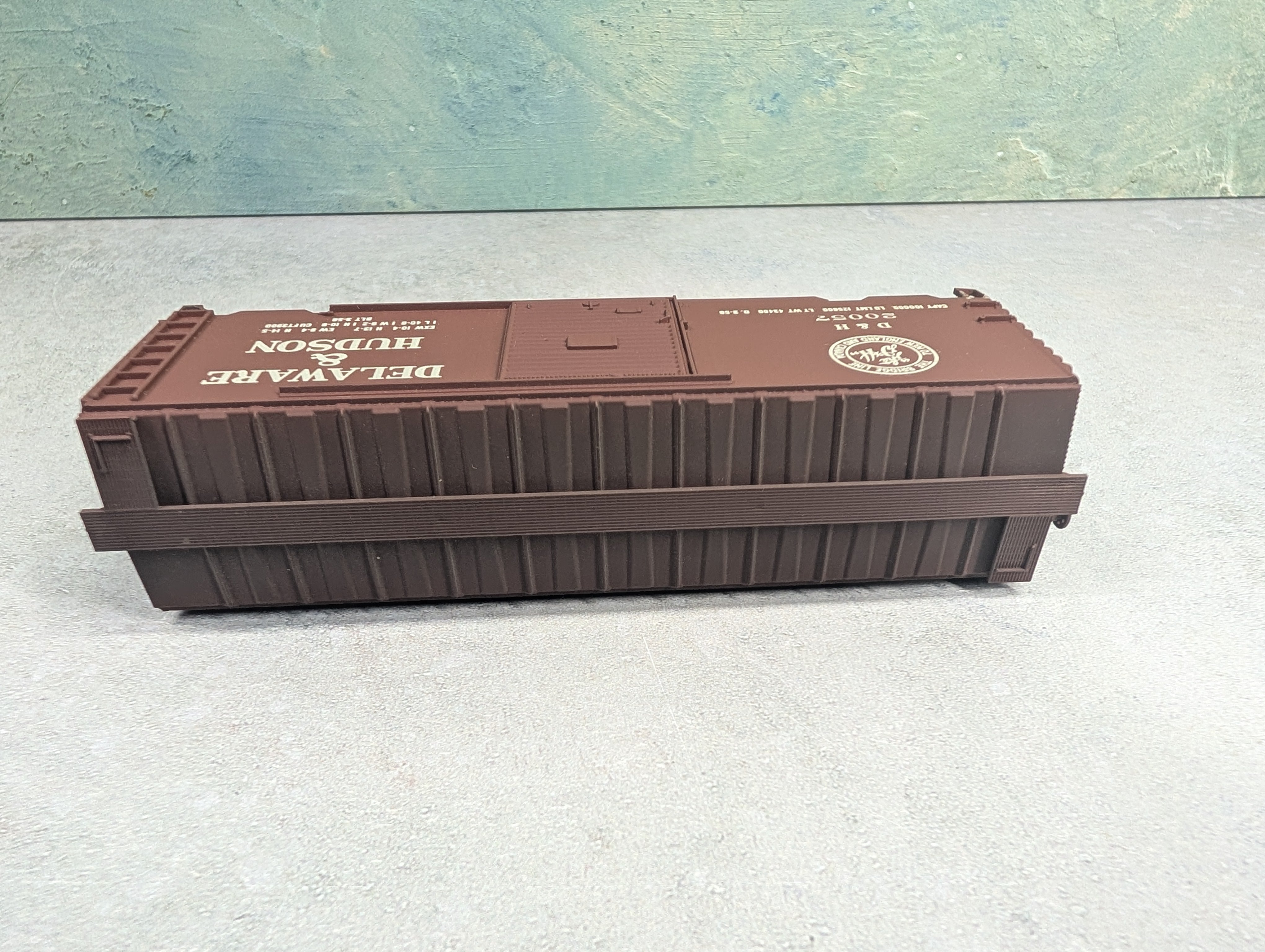 USED Accurail HO Scale 40' Box Car Delaware and Hudson D&H #20057 Decalled