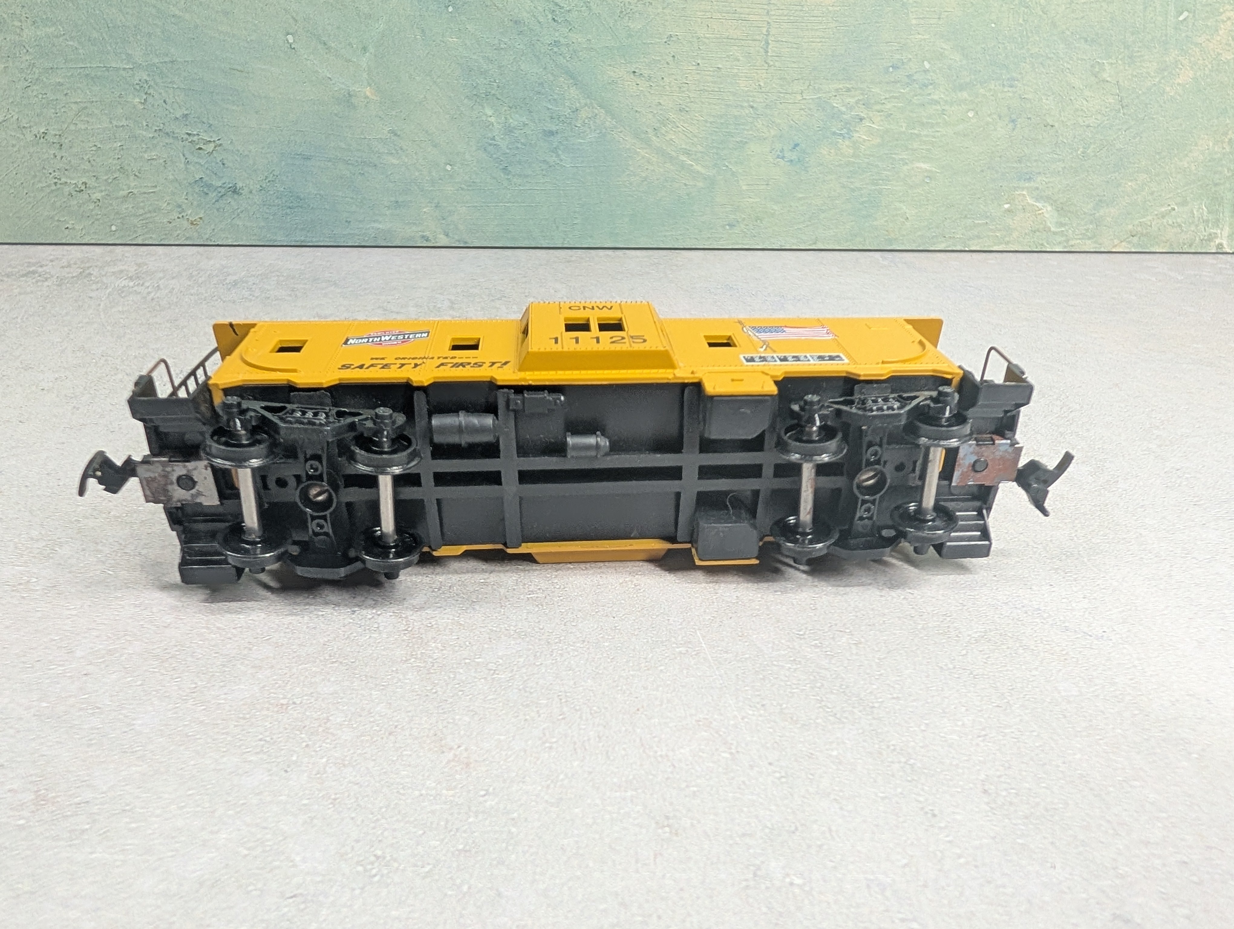 USED Athearn HO Scale Bay Window Caboose Chicago & North Western #11125