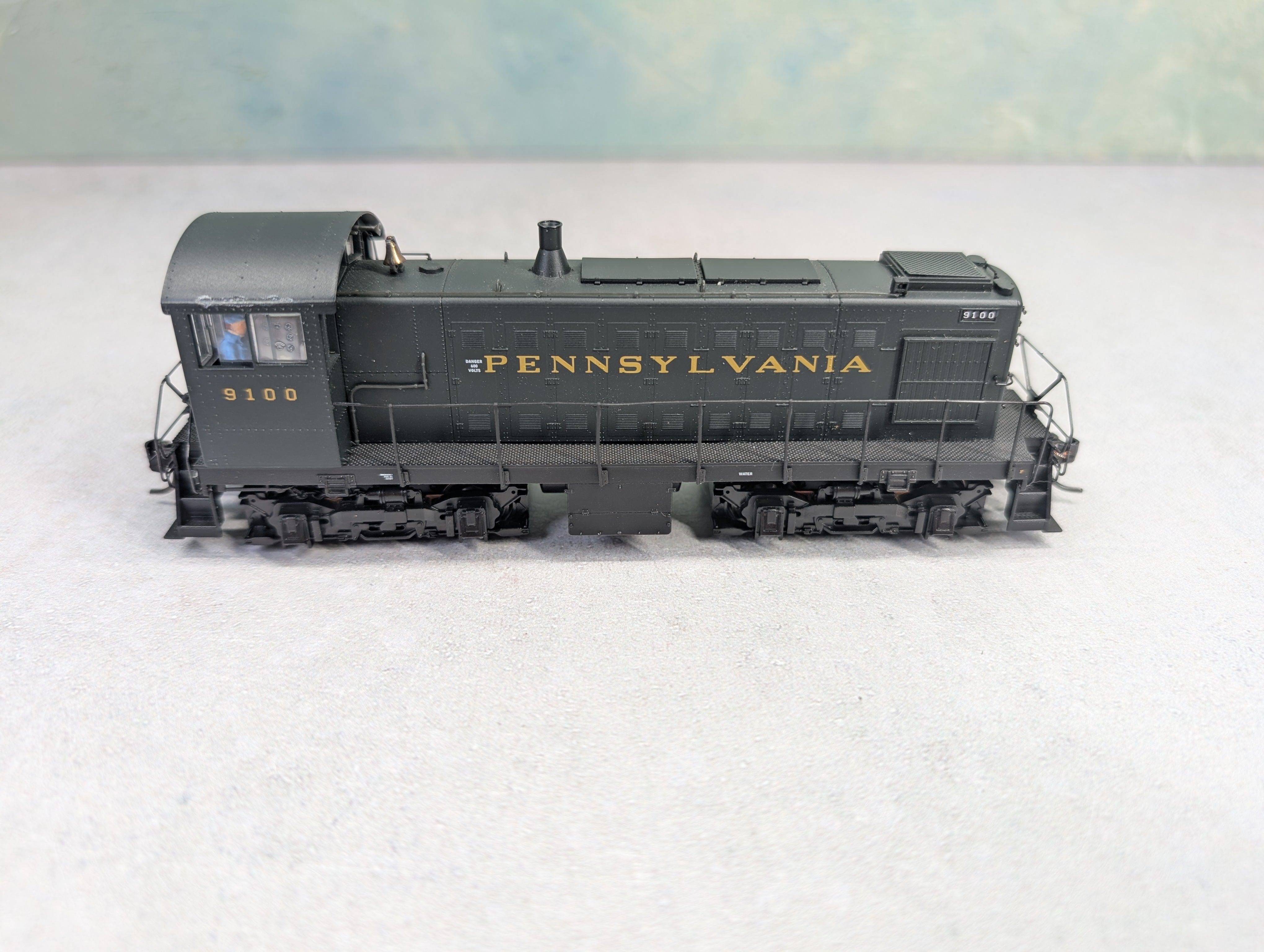 USED Life-Like 21362 HO Scale S1 Diesel Switcher Locomotive Proto2000 Pennsylvania #9100 Runs Great! DC