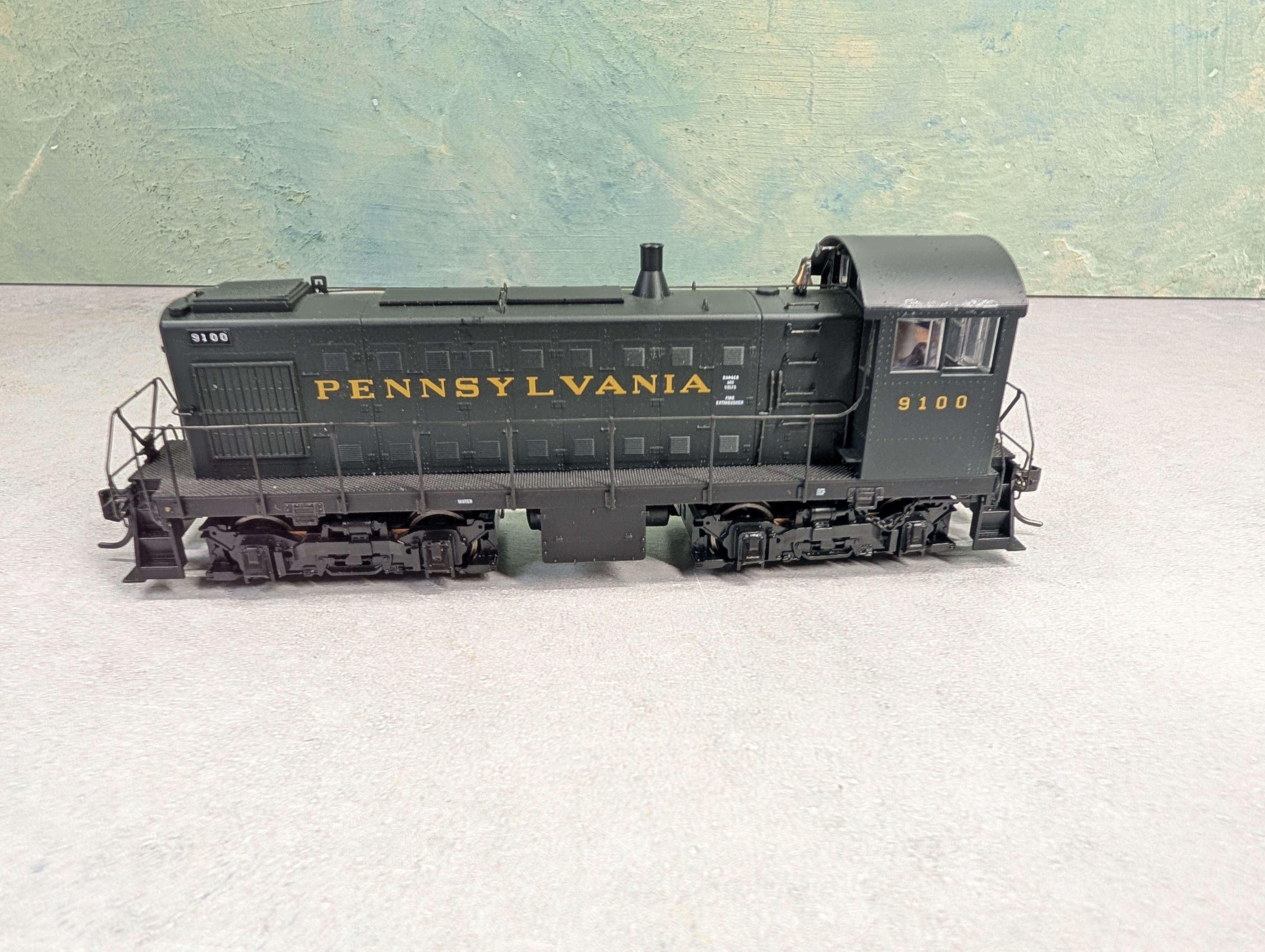USED Life-Like 21362 HO Scale S1 Diesel Switcher Locomotive Proto2000 Pennsylvania #9100 Runs Great! DC