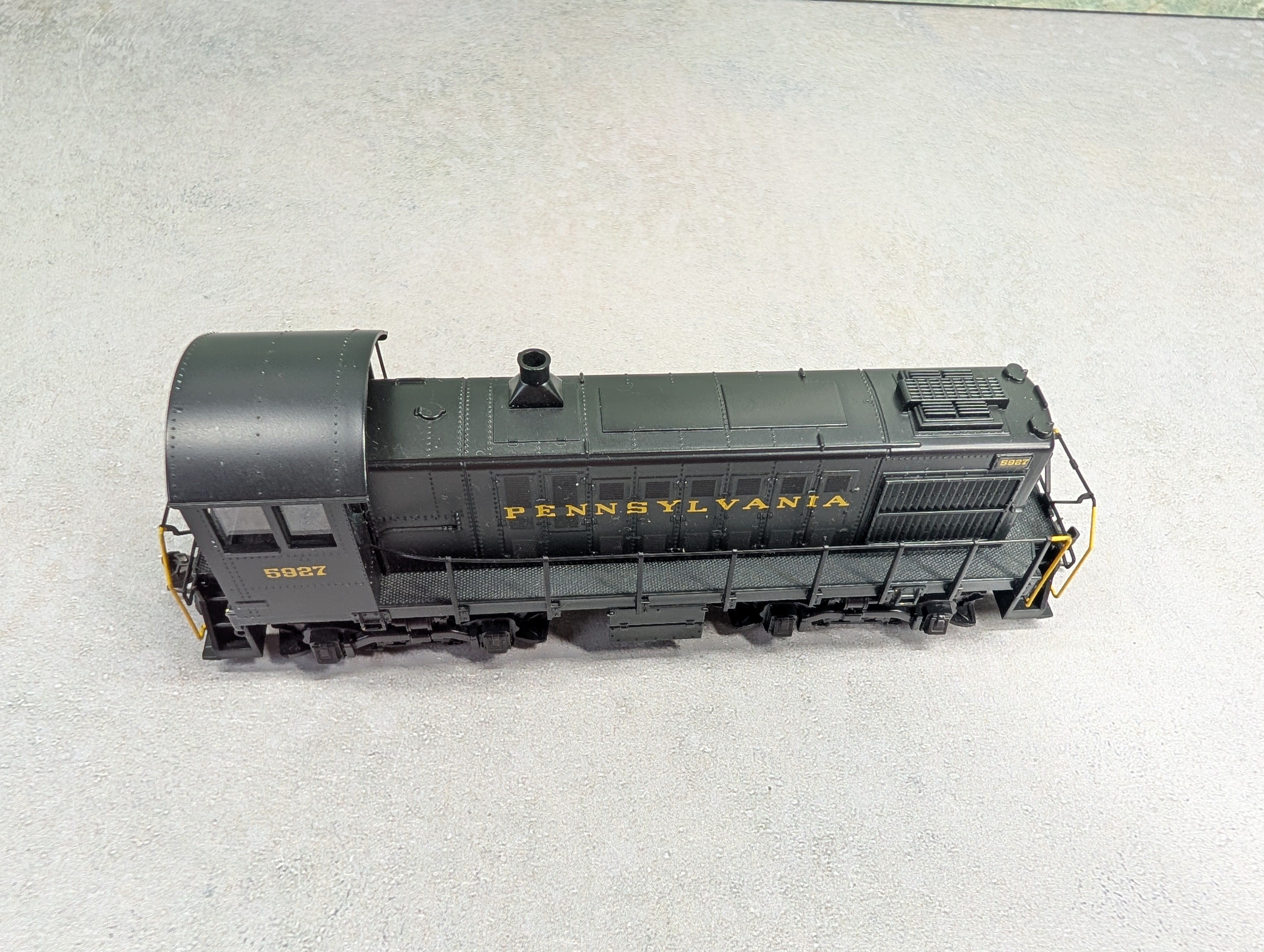 USED Atlas 8073 HO Scale Kato Alco S2 Diesel Switcher Locomotive Pennsylvania #5927 Runs Great! DC
