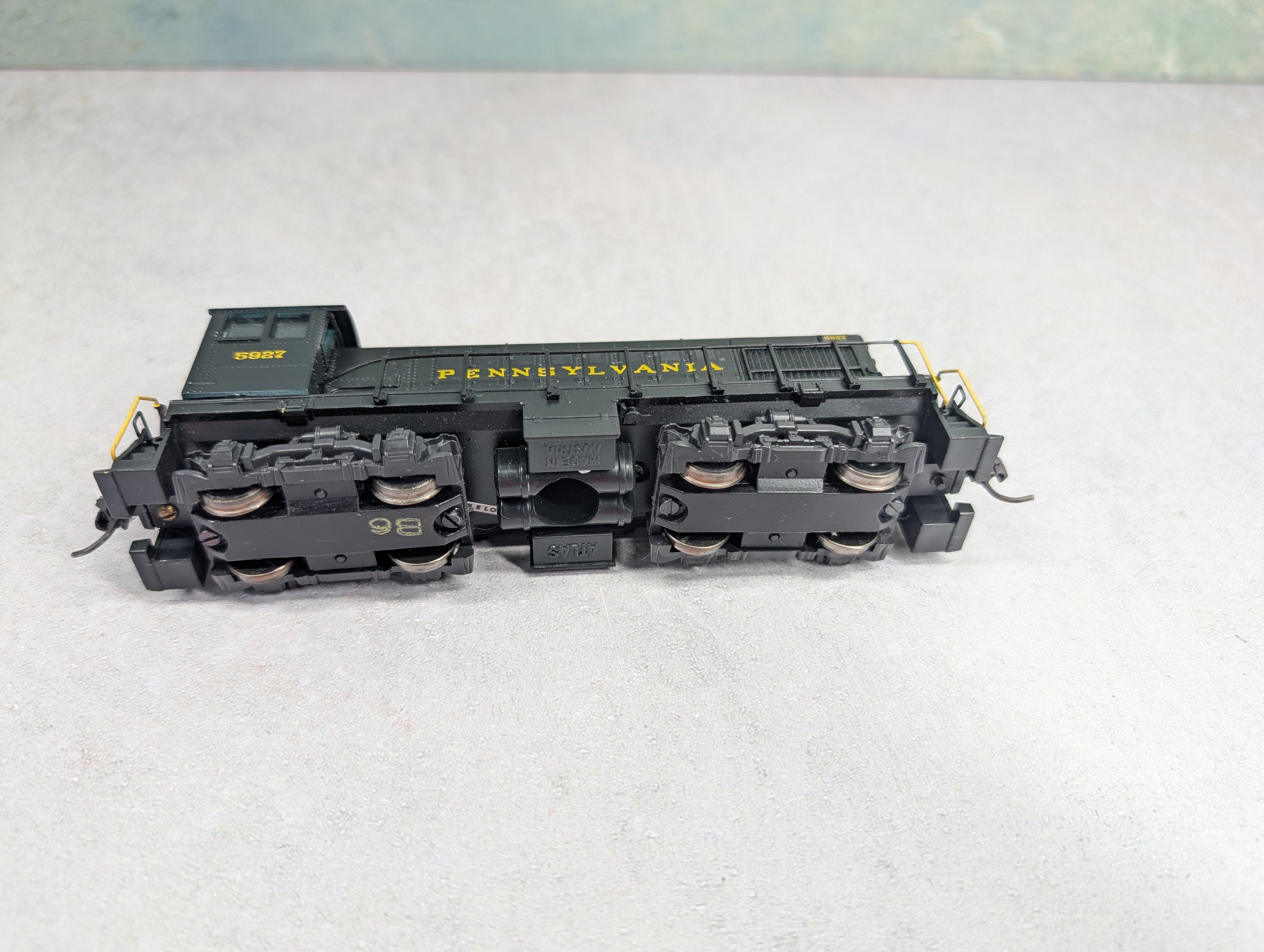 USED Atlas 8073 HO Scale Kato Alco S2 Diesel Switcher Locomotive Pennsylvania #5927 Runs Great! DC