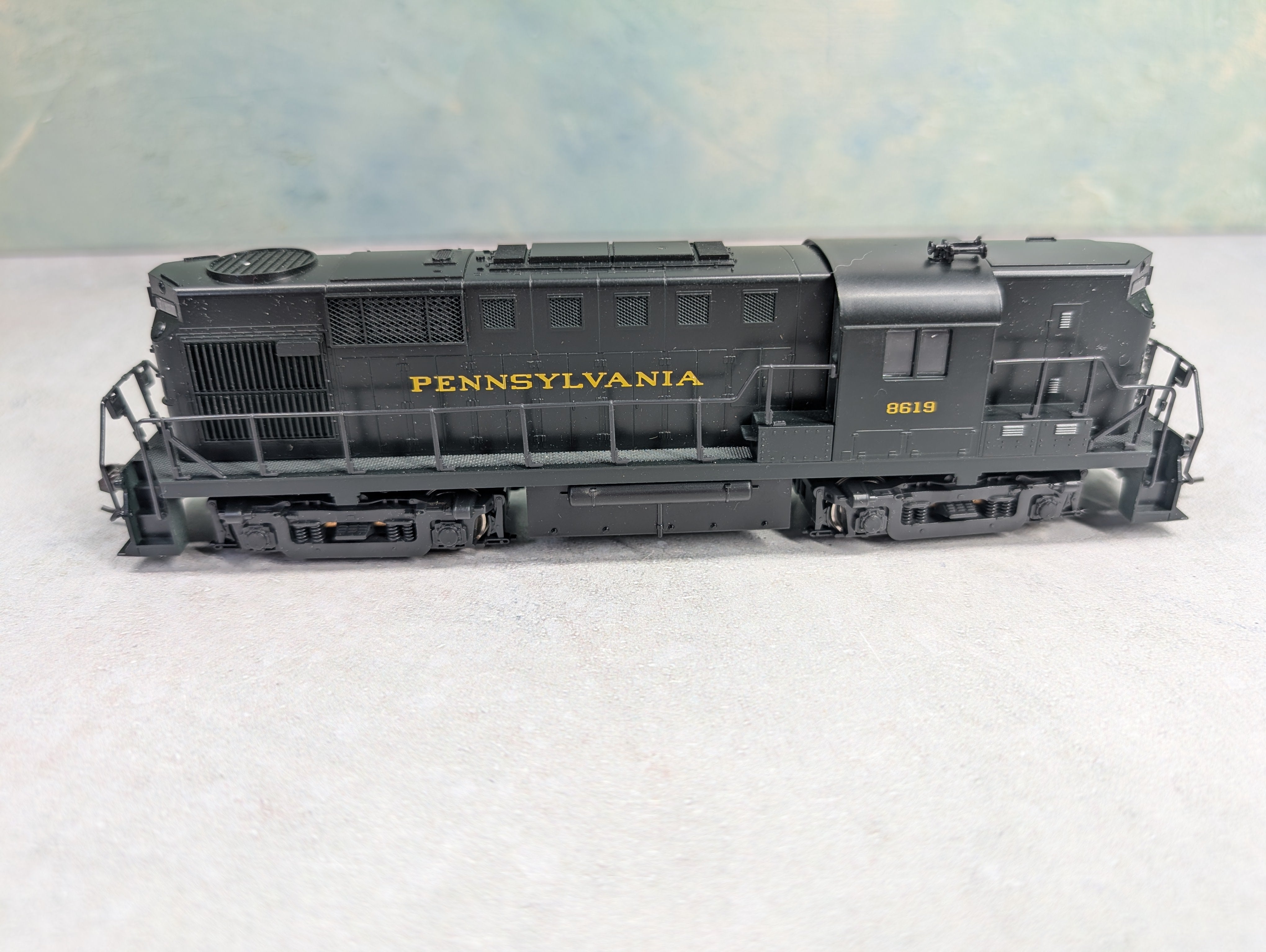 USED Atlas 7091 HO Scale Kato RS-11 Diesel Locomotive Pennsylvania #8619 Runs Great! DC