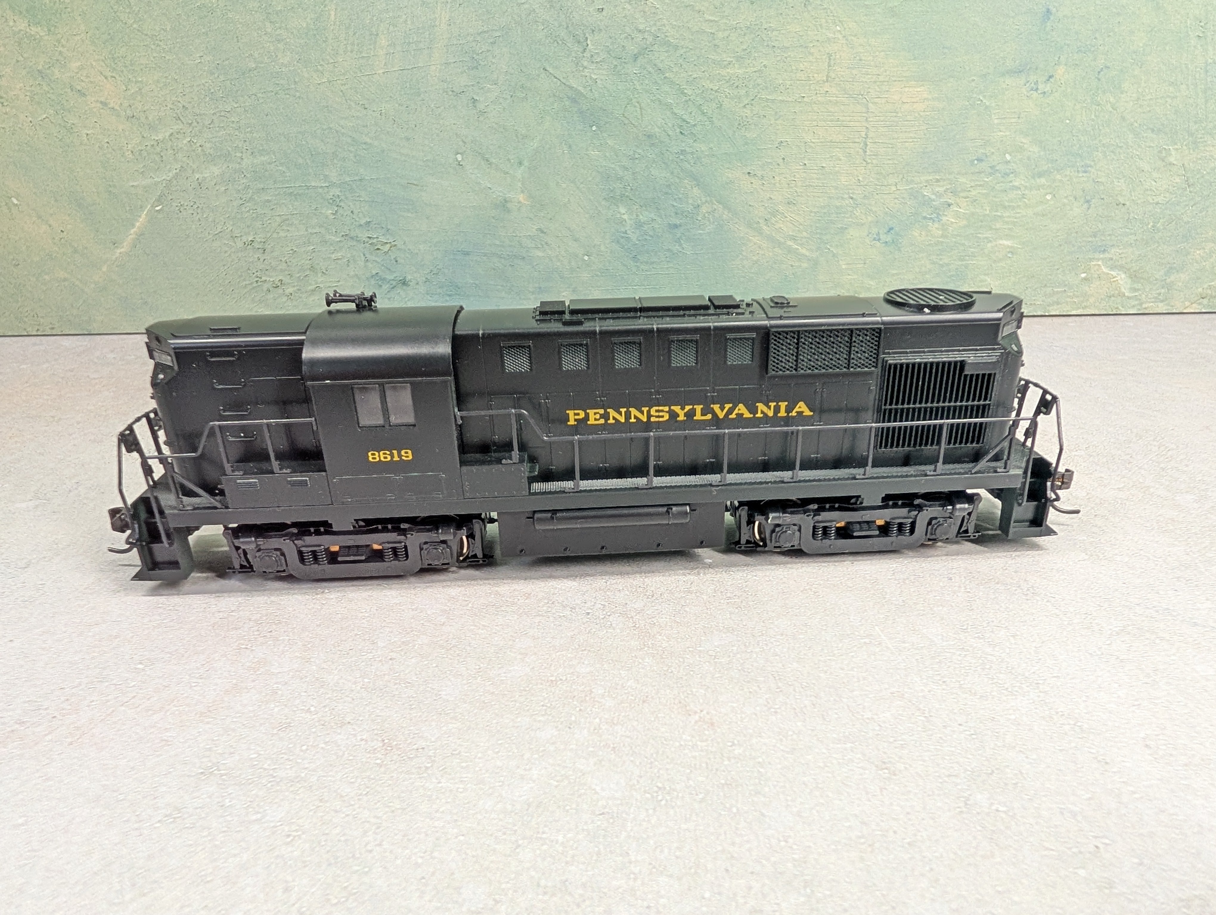 USED Atlas 7091 HO Scale Kato RS-11 Diesel Locomotive Pennsylvania #8619 Runs Great! DC