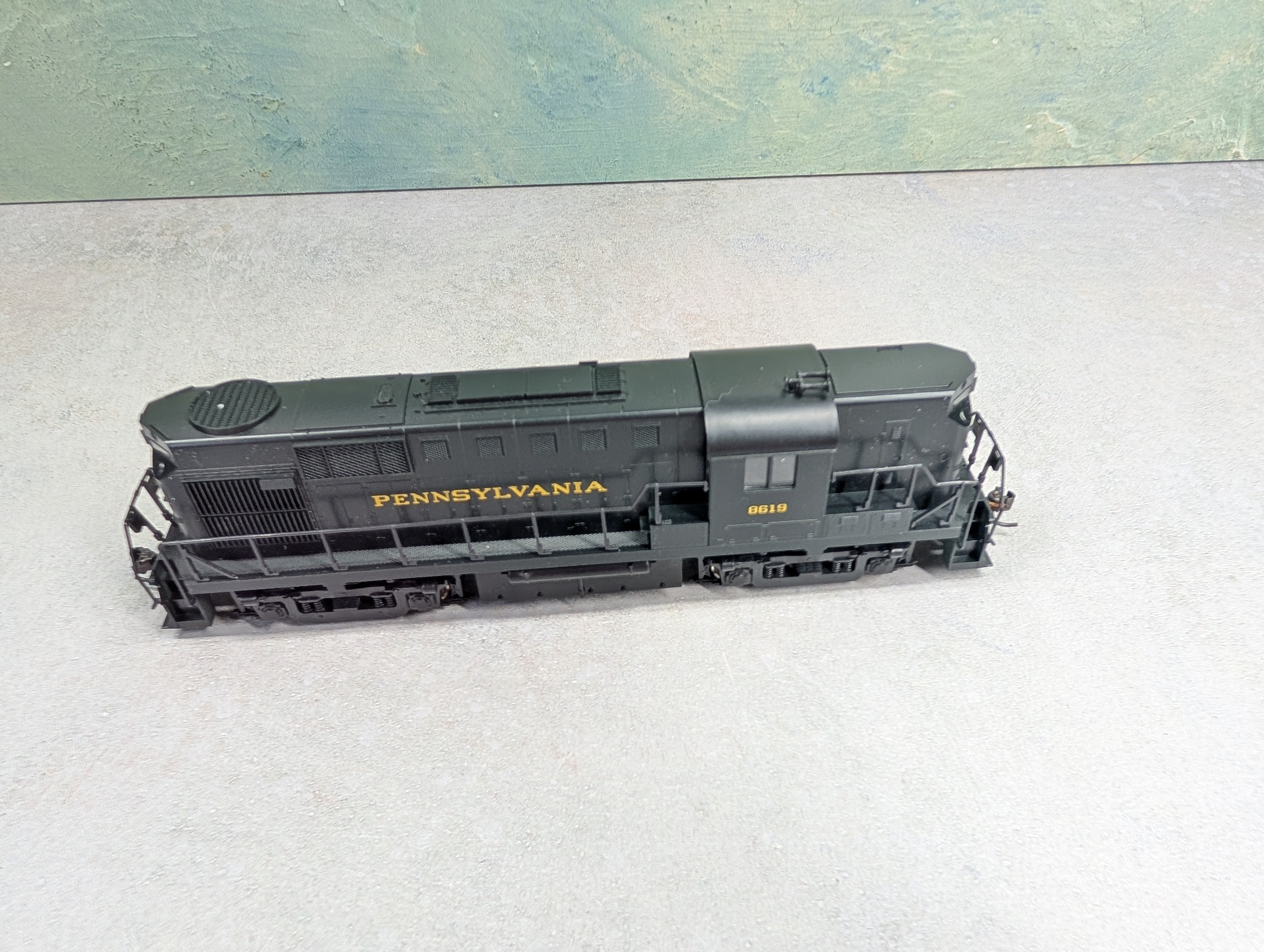USED Atlas 7091 HO Scale Kato RS-11 Diesel Locomotive Pennsylvania #8619 Runs Great! DC