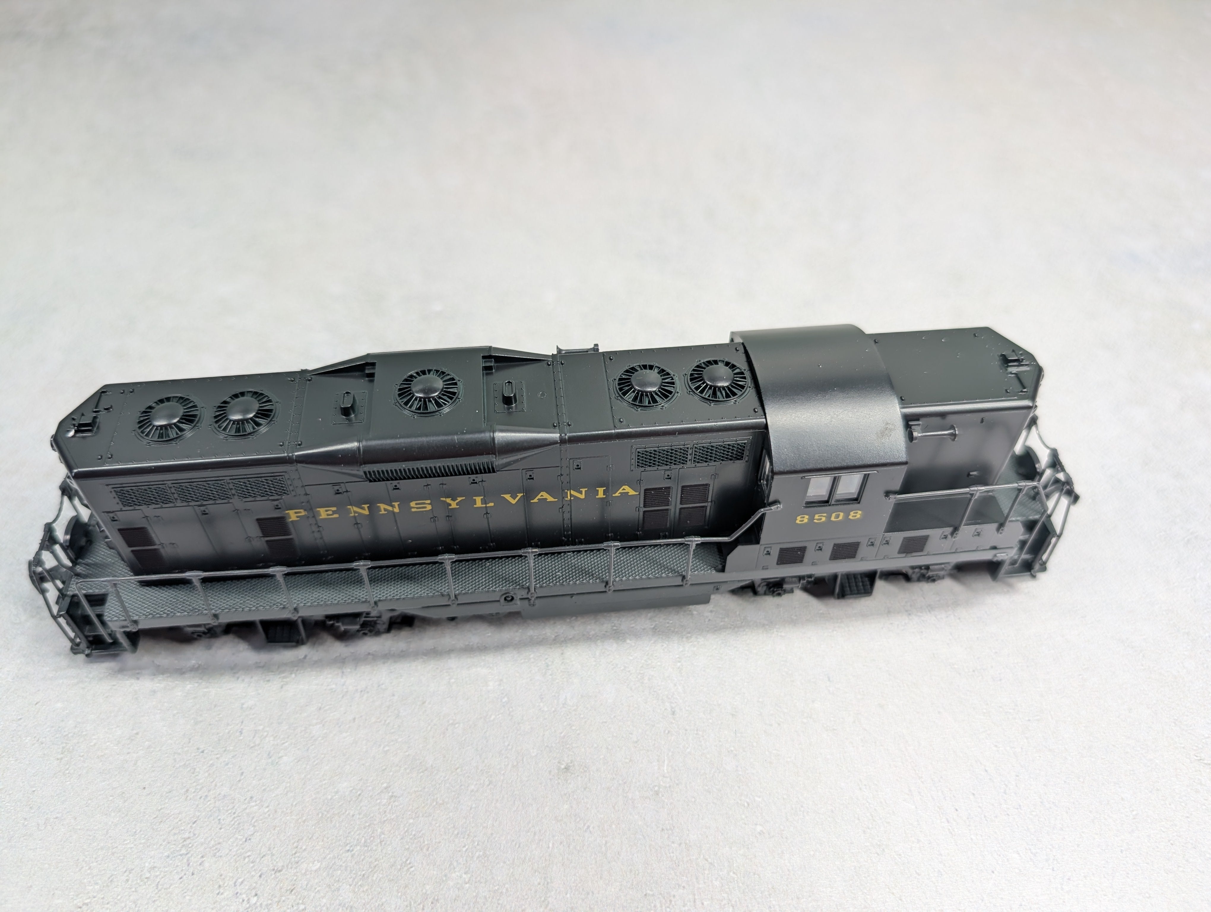 USED Atlas 8212 HO Scale Kato GP-7 Diesel Locomotive Pennsylvania #8508 Runs Great! DC