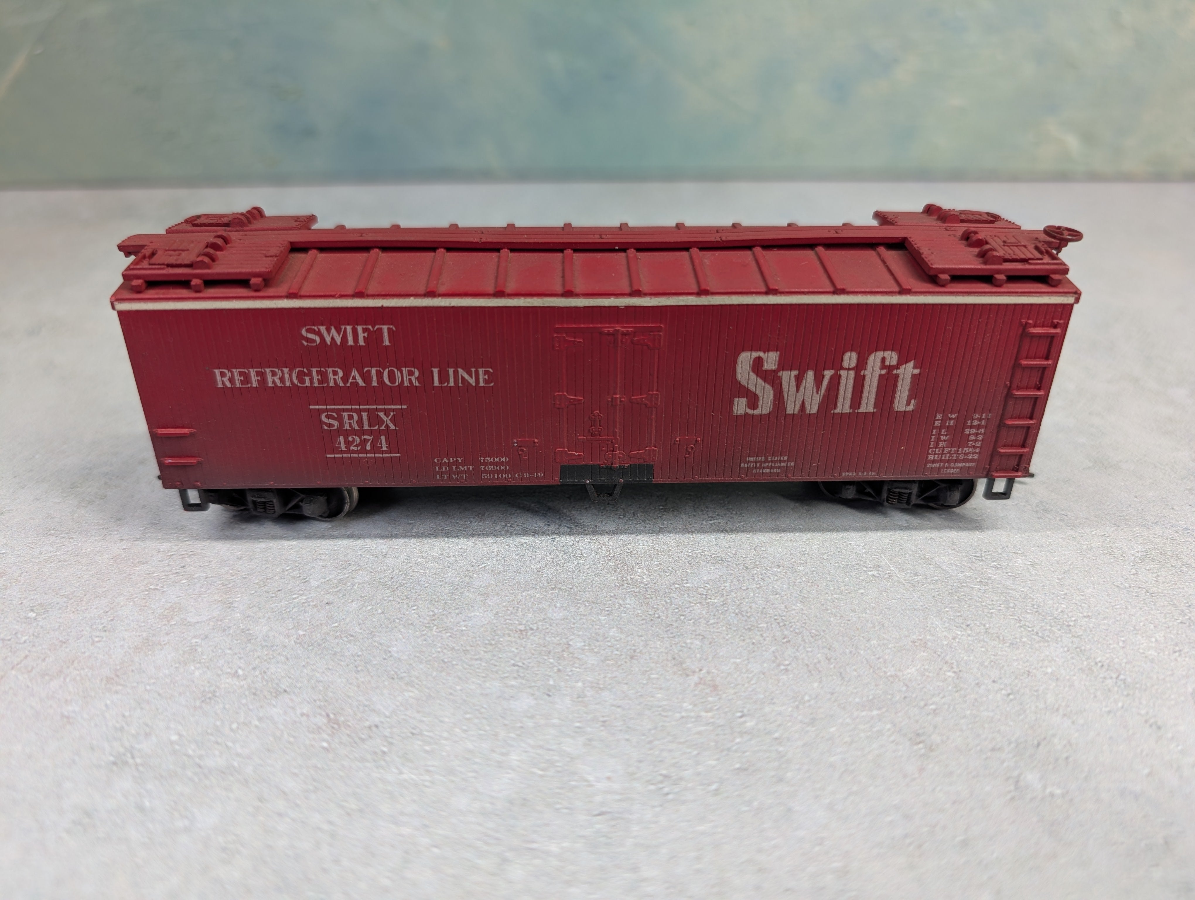 USED TRAIN MINIATURE HO Scale Wooden Reefer Swift SRLX #4274 Weathered