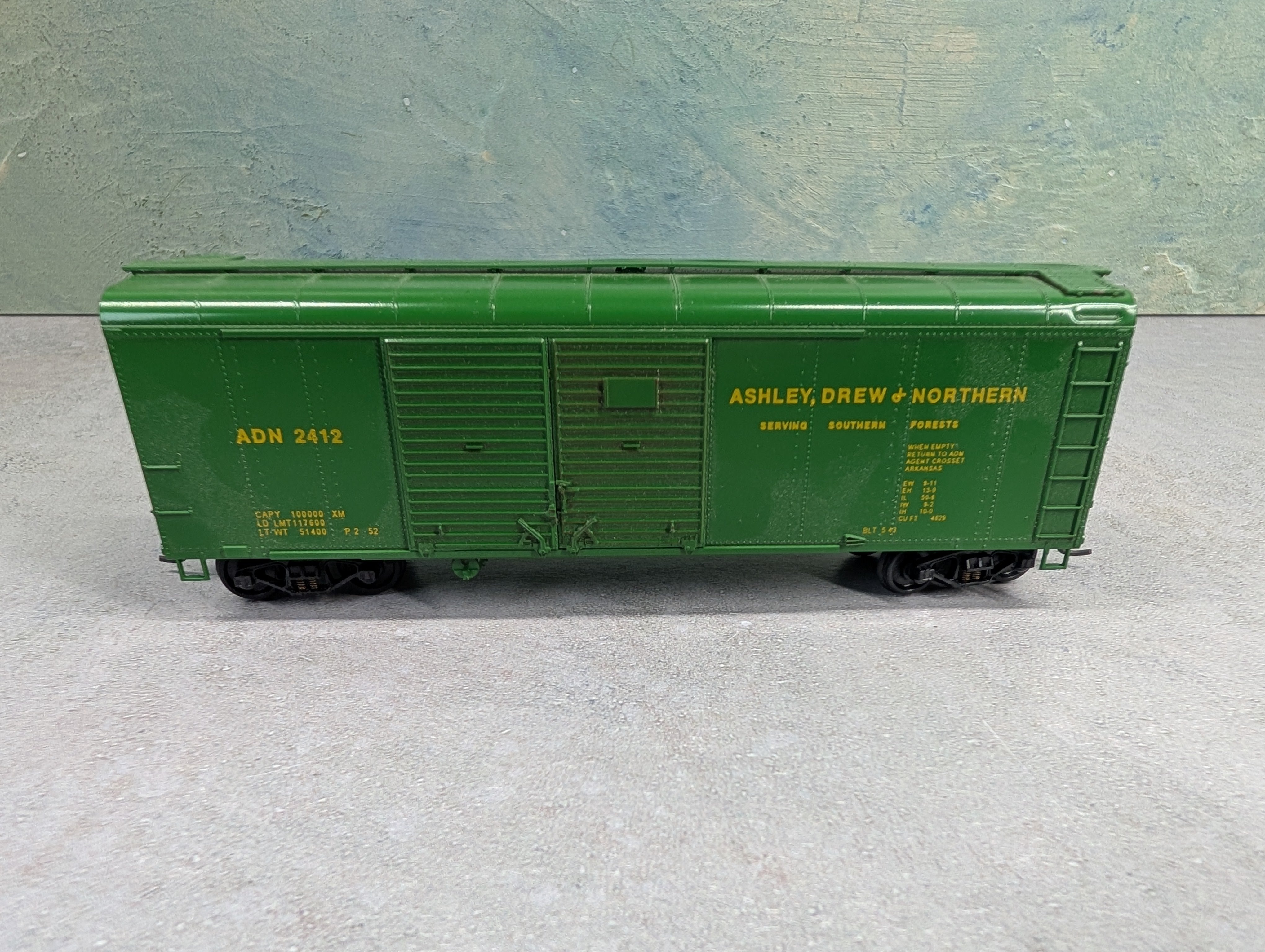 USED Bowser HO Scale Round Top Box Car Ashley, Drew and Northern ADN #2412
