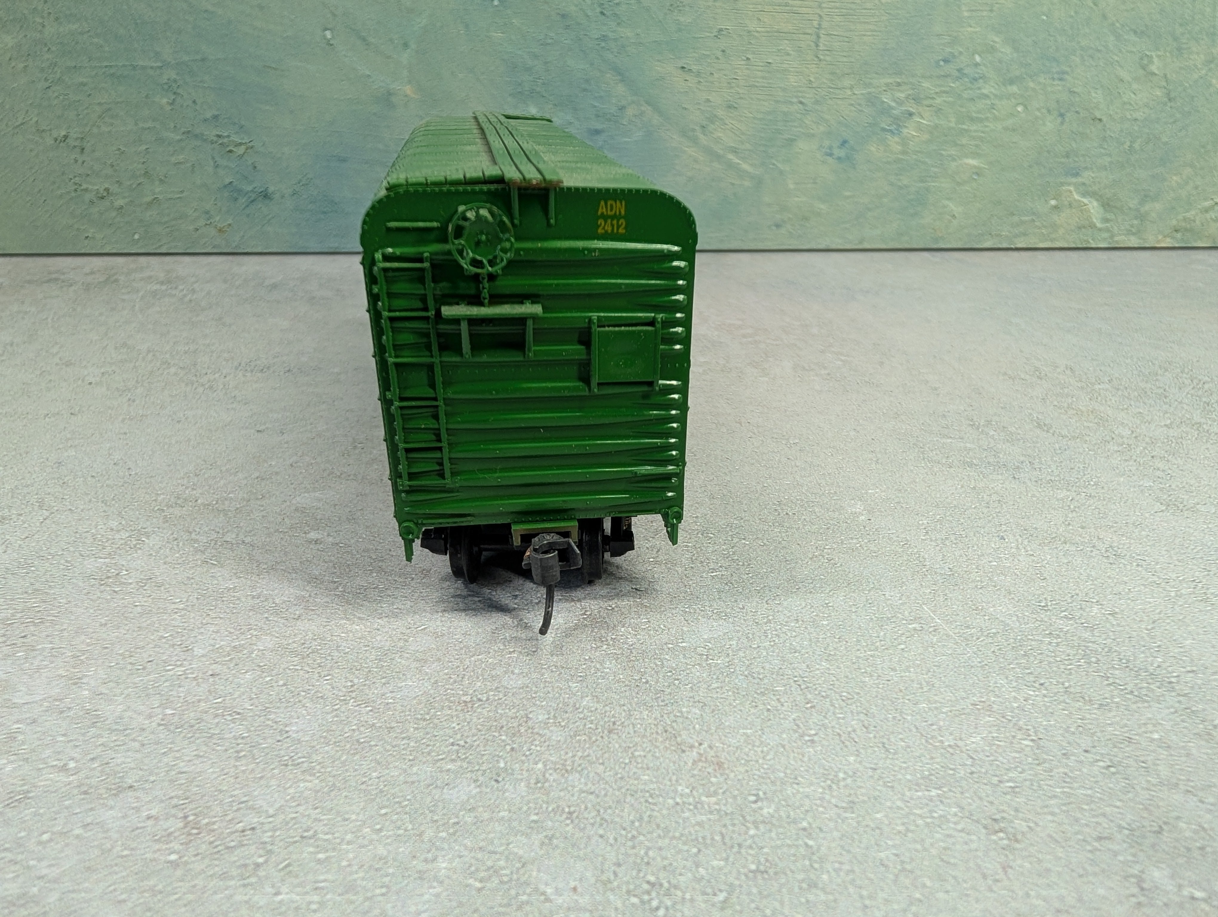 USED Bowser HO Scale Round Top Box Car Ashley, Drew and Northern ADN #2412