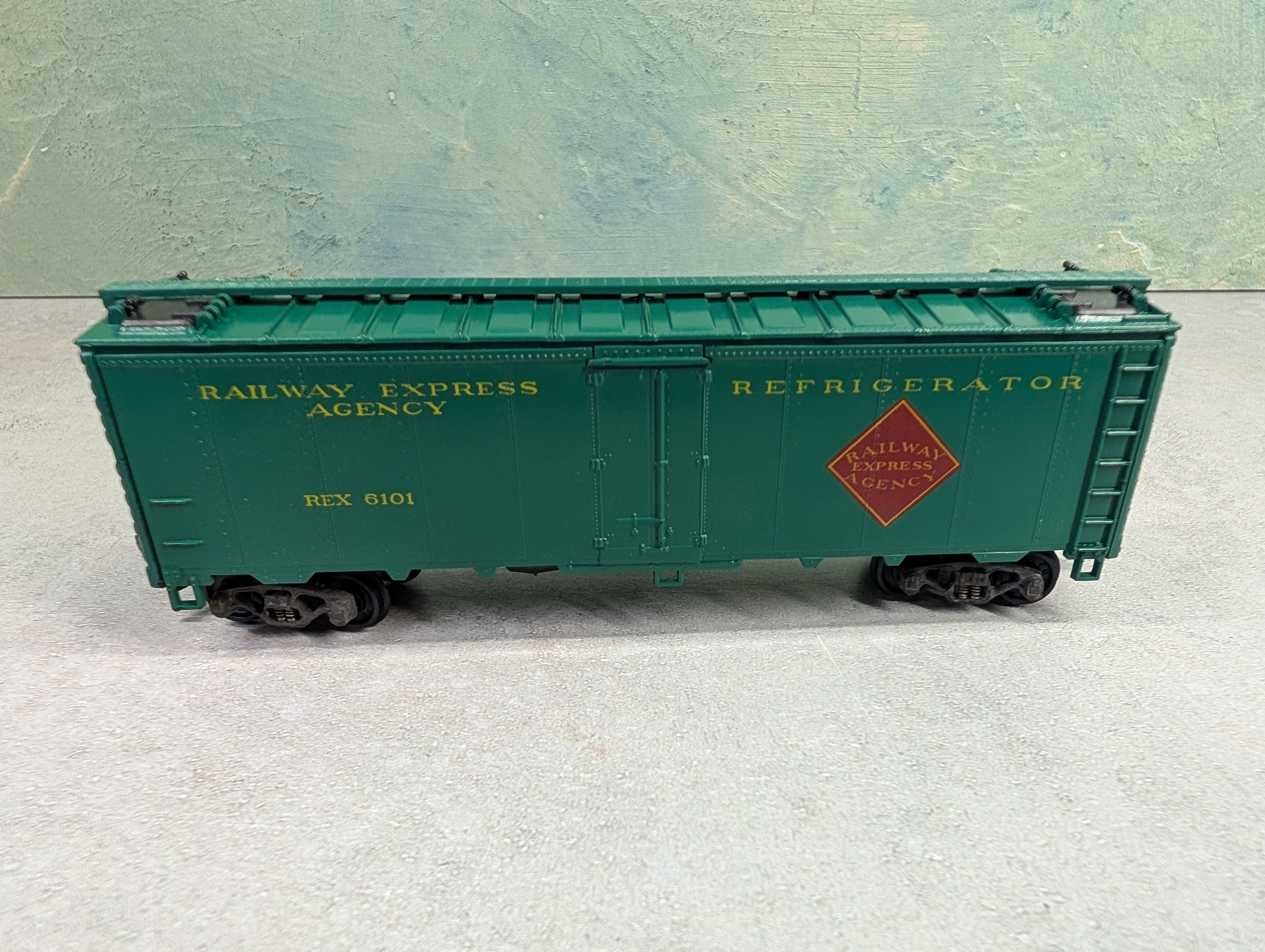 USED Athearn HO Scale 40' Box Car Railway Express Agency REX #6101