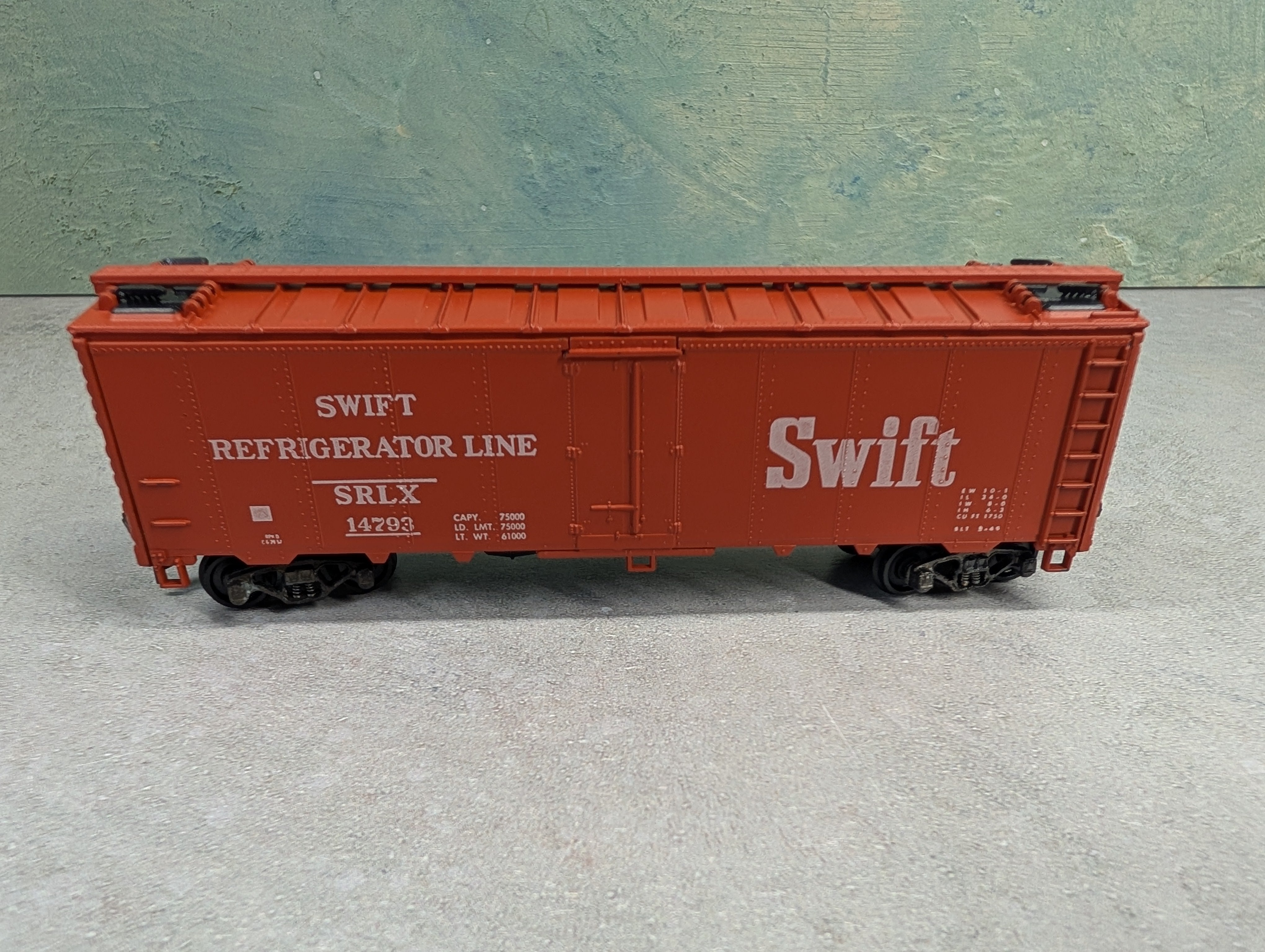 USED Athearn HO Scale 40' Box Car Swift SRLX #14793