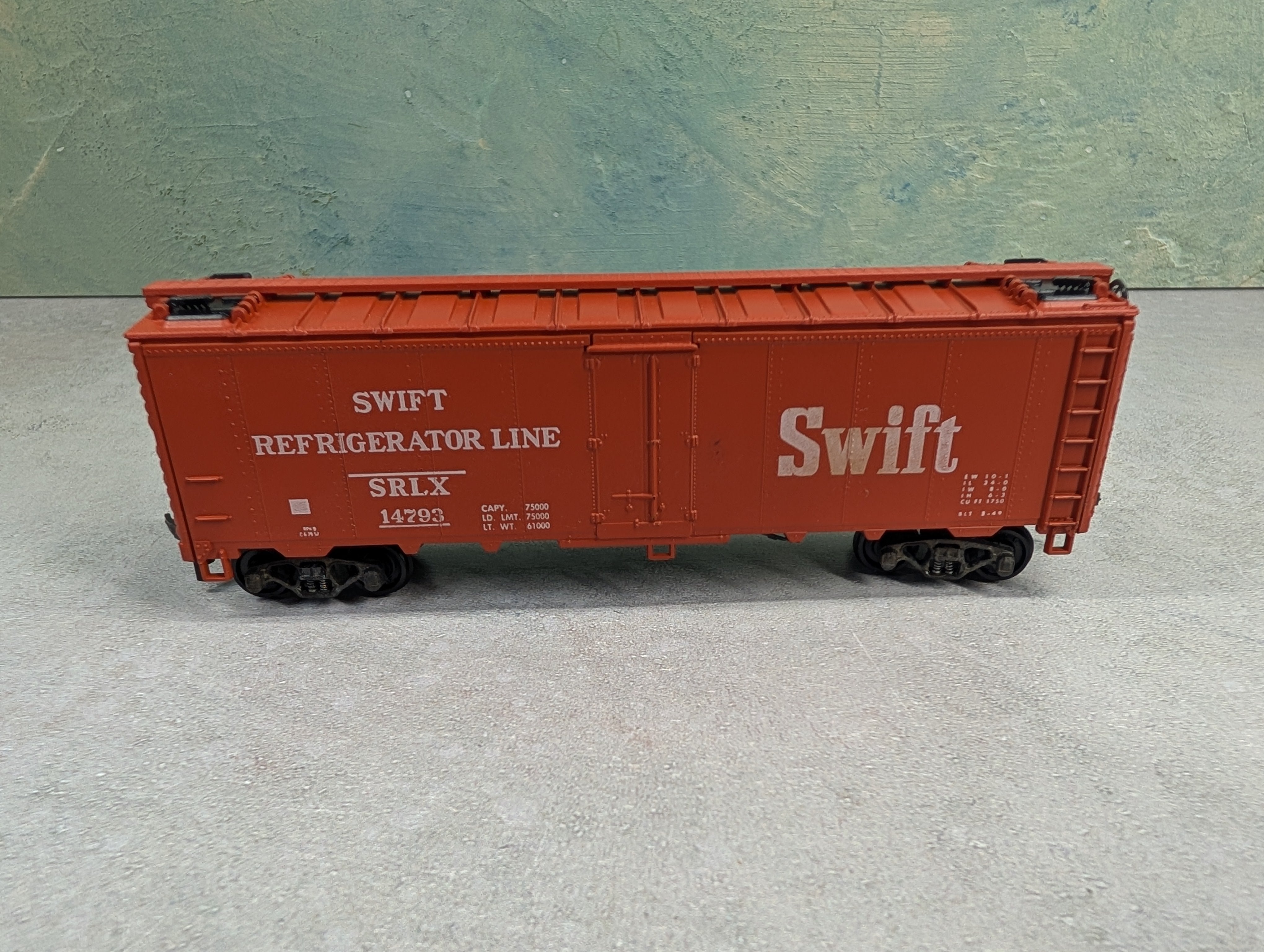 USED Athearn HO Scale 40' Box Car Swift SRLX #14793
