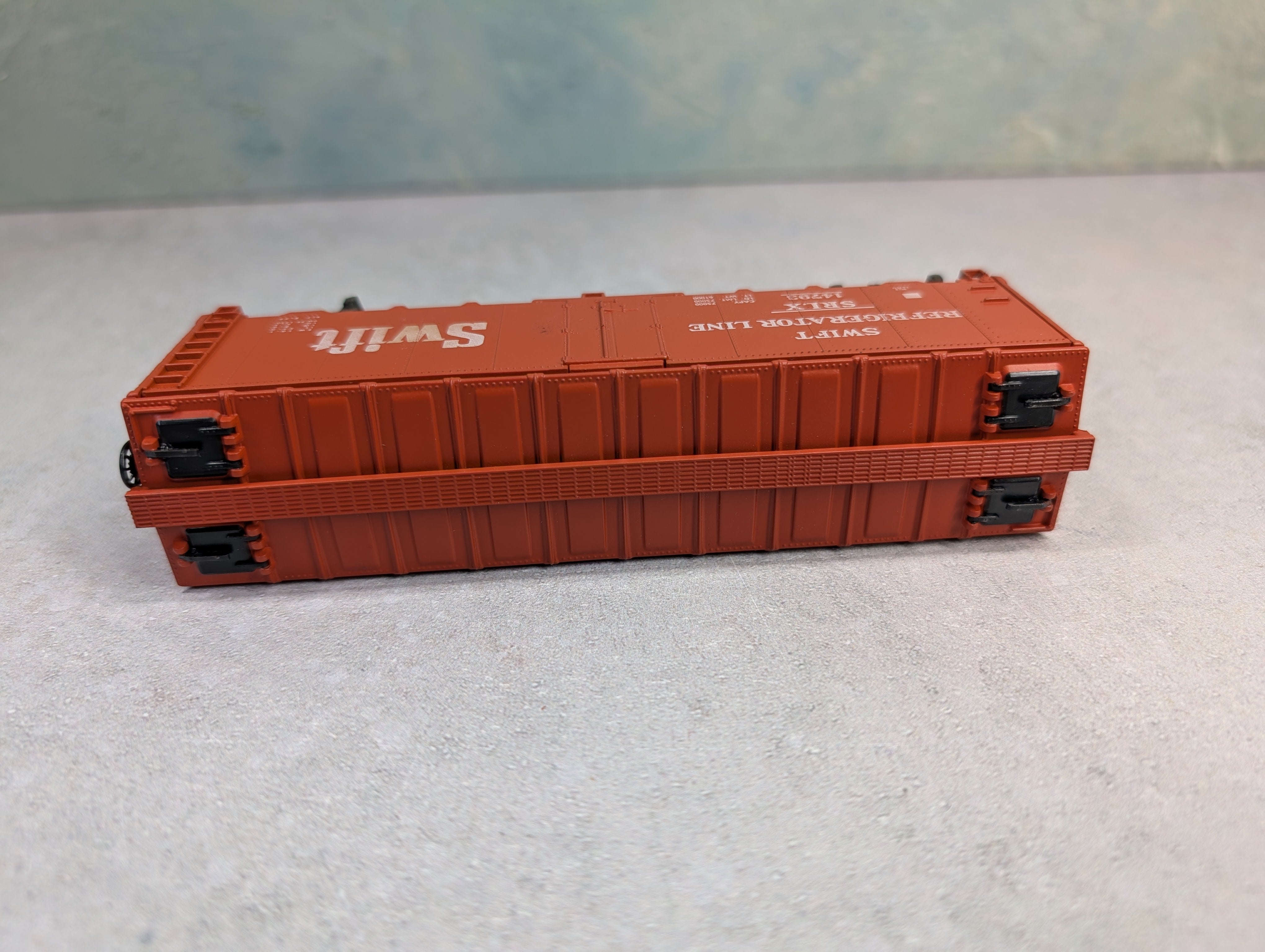 USED Athearn HO Scale 40' Box Car Swift SRLX #14793