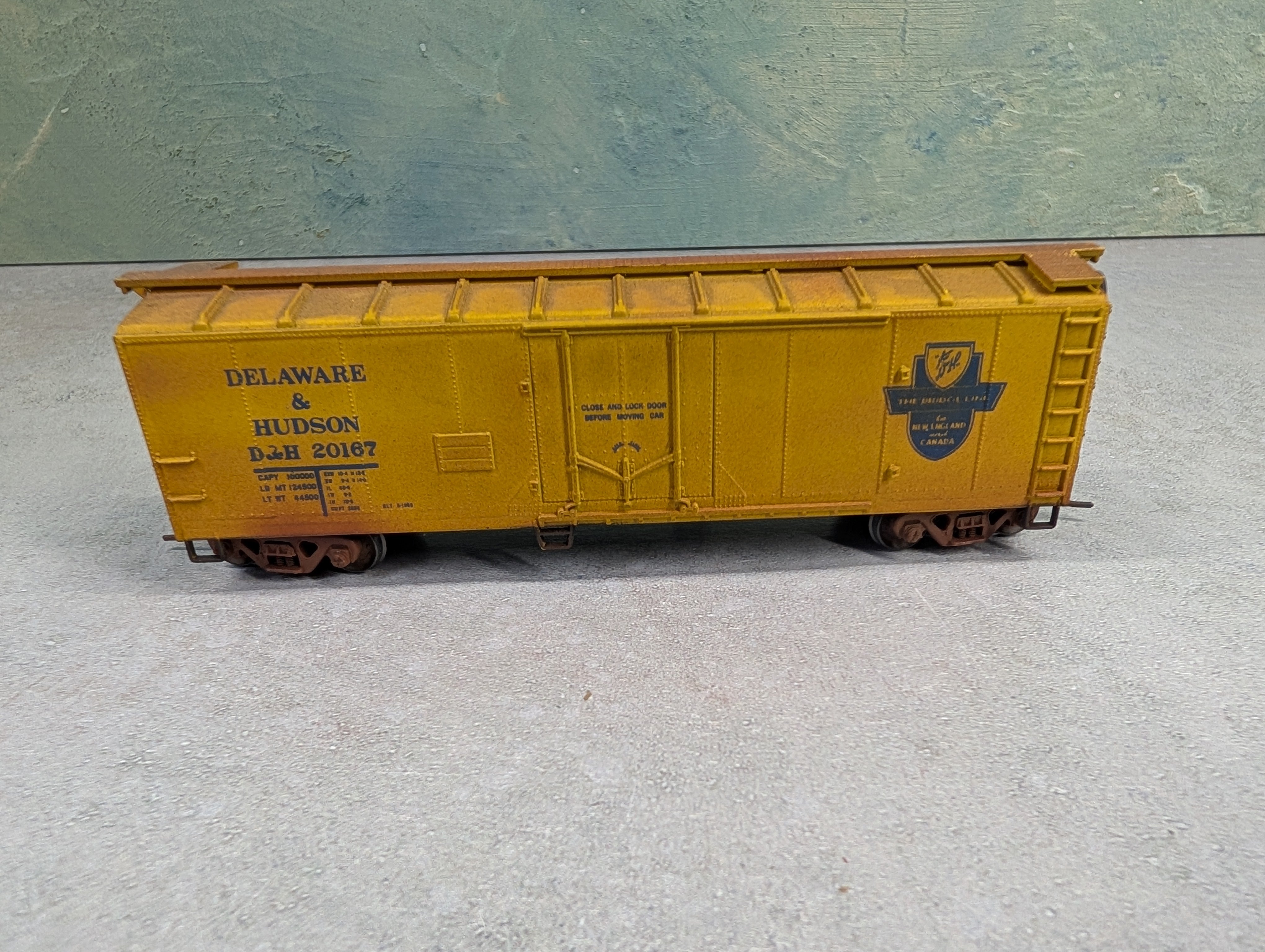 USED TRAIN MINIATURE HO Scale 40' Box Car Delaware and Hudson D&H #20167 Weathered